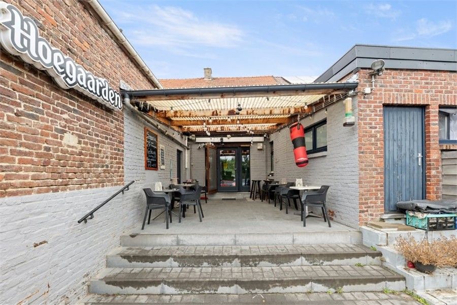 HANDELSHUIS MET PARKING OP EEN TOPLOCATIE IN LINTER foto 19
