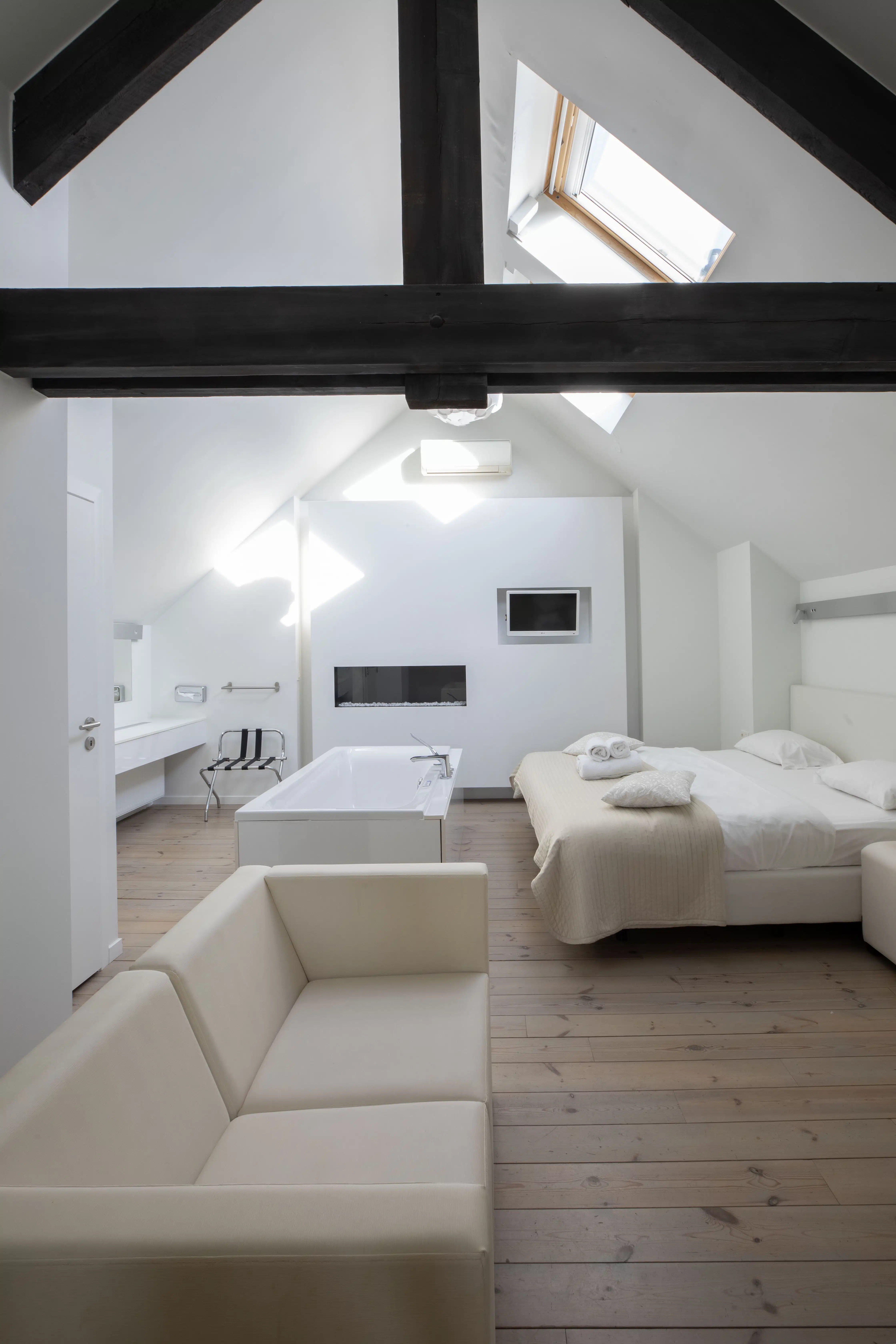 Uniek gebouw met authentieke uitstraling in hartje Hasselt foto 9