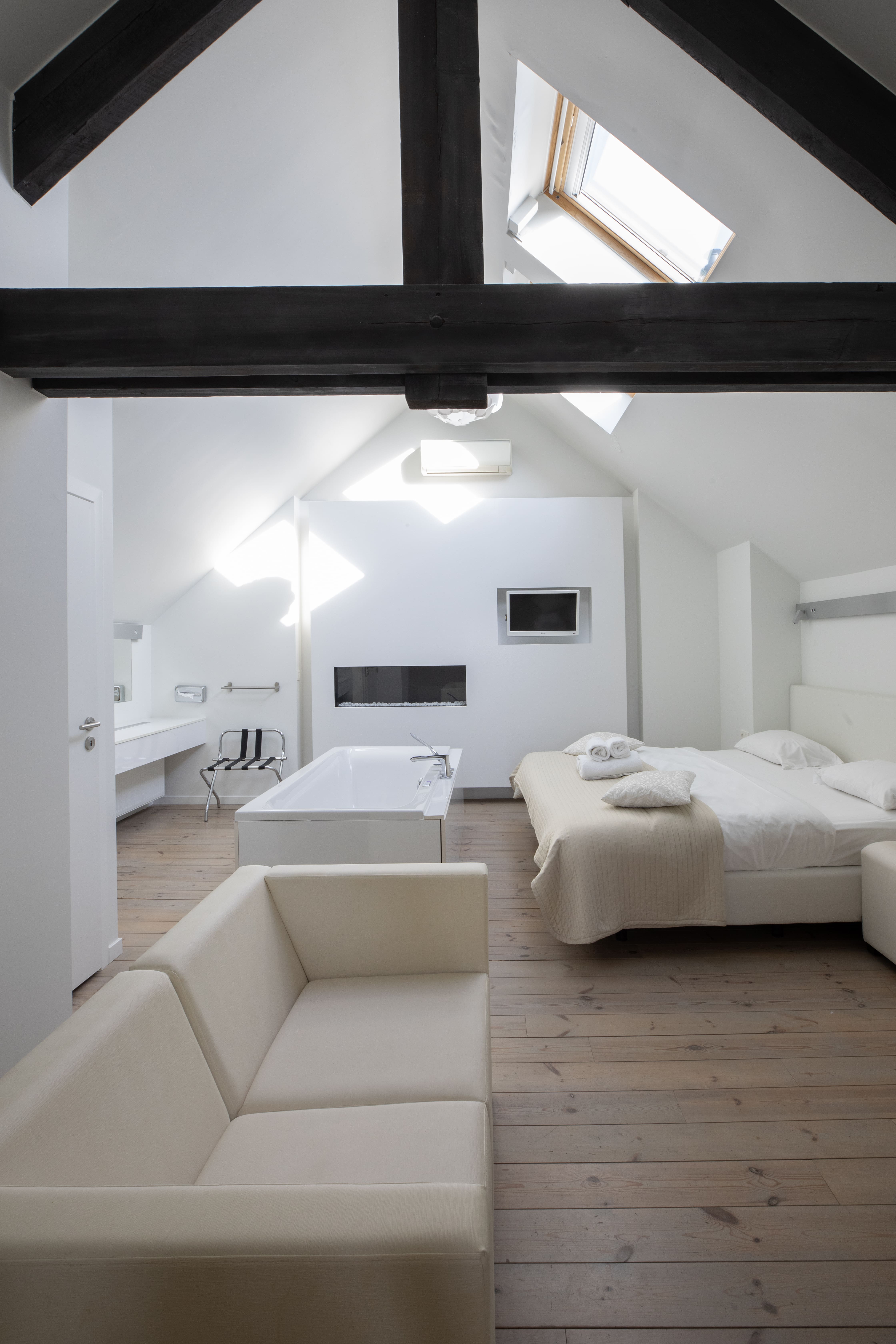 Uniek gebouw met authentieke uitstraling in hartje Hasselt foto 9