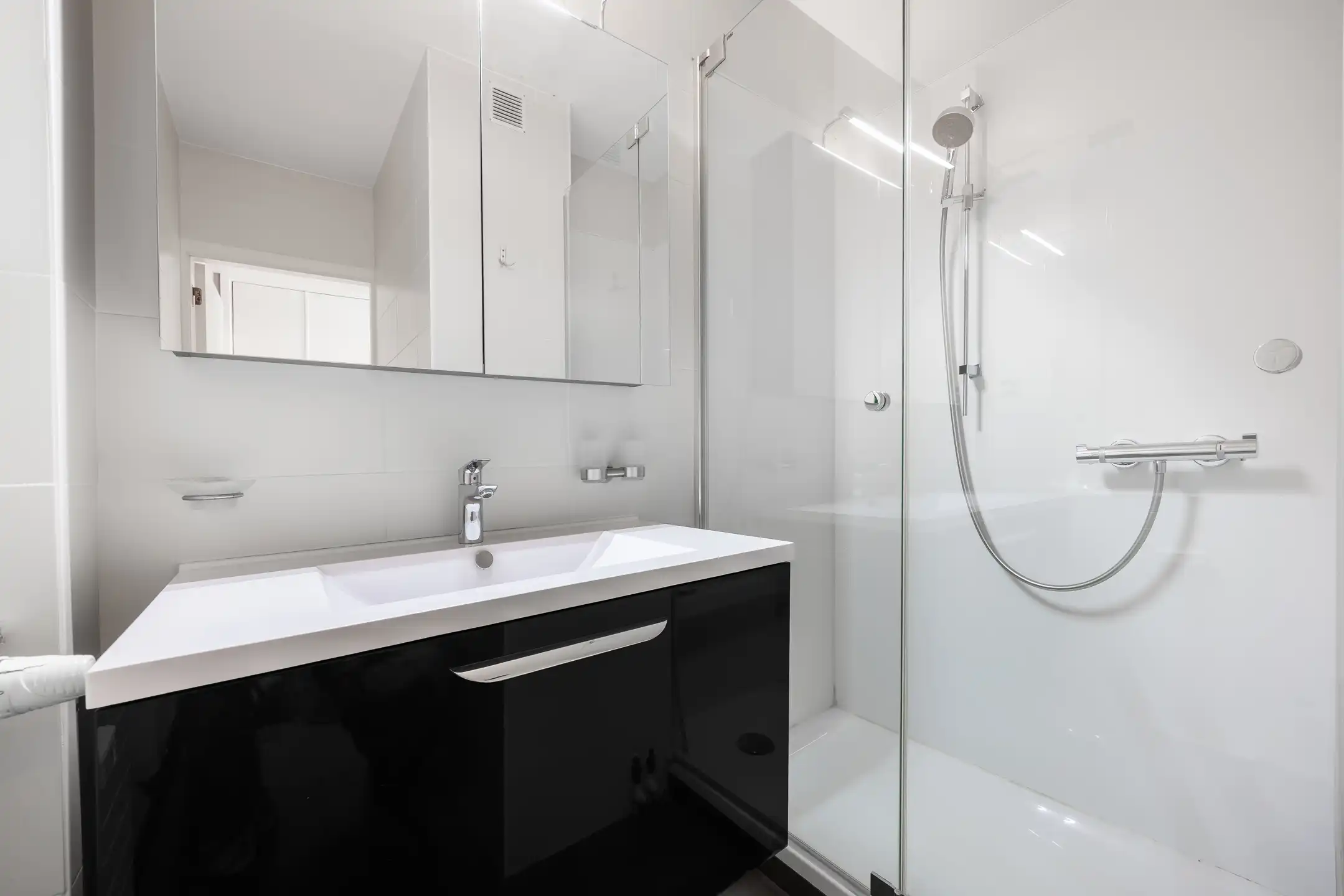 zeer verzorgd appartement met 2 slaapkamers, terras en garage foto 10