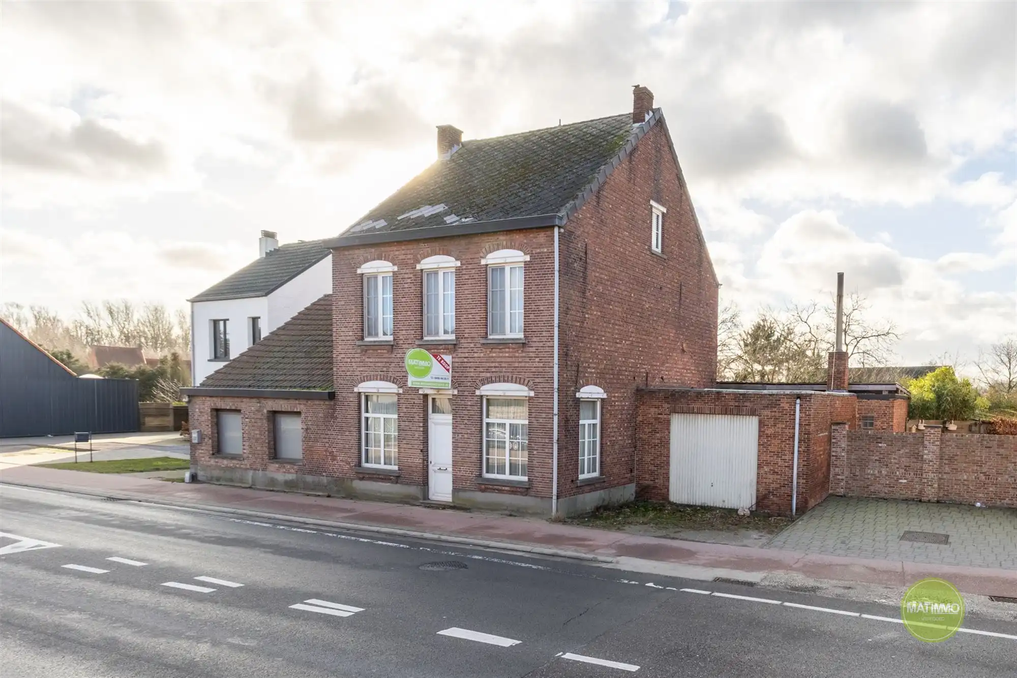 Hoofdfoto van de publicatie: Authentieke gezinswoning met karakter en potentieel in Balen