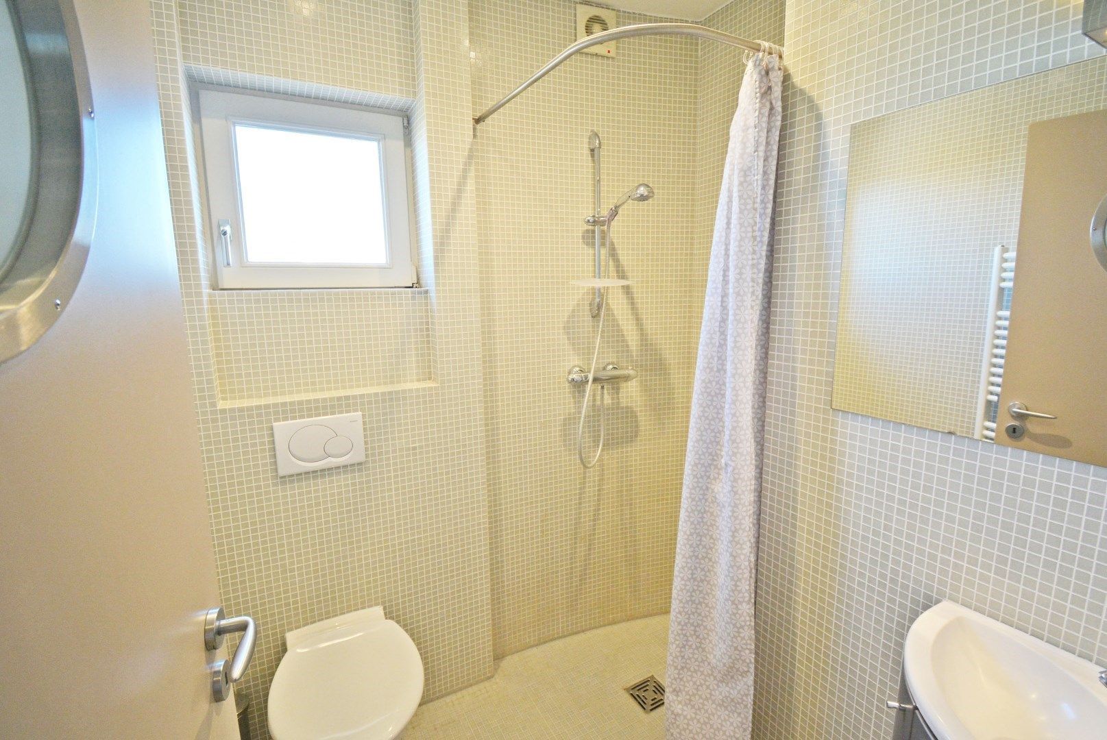 Stijlvol appartement met 4 gevels op een volledige 2e verdieping met lift in Duinbergen op 100m van de zee met zeezicht en inpandige garage foto 15