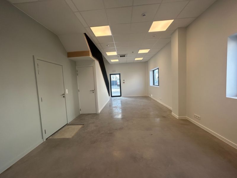 Recent magazijn met kantoorruimte – uitstekende ligging foto 7