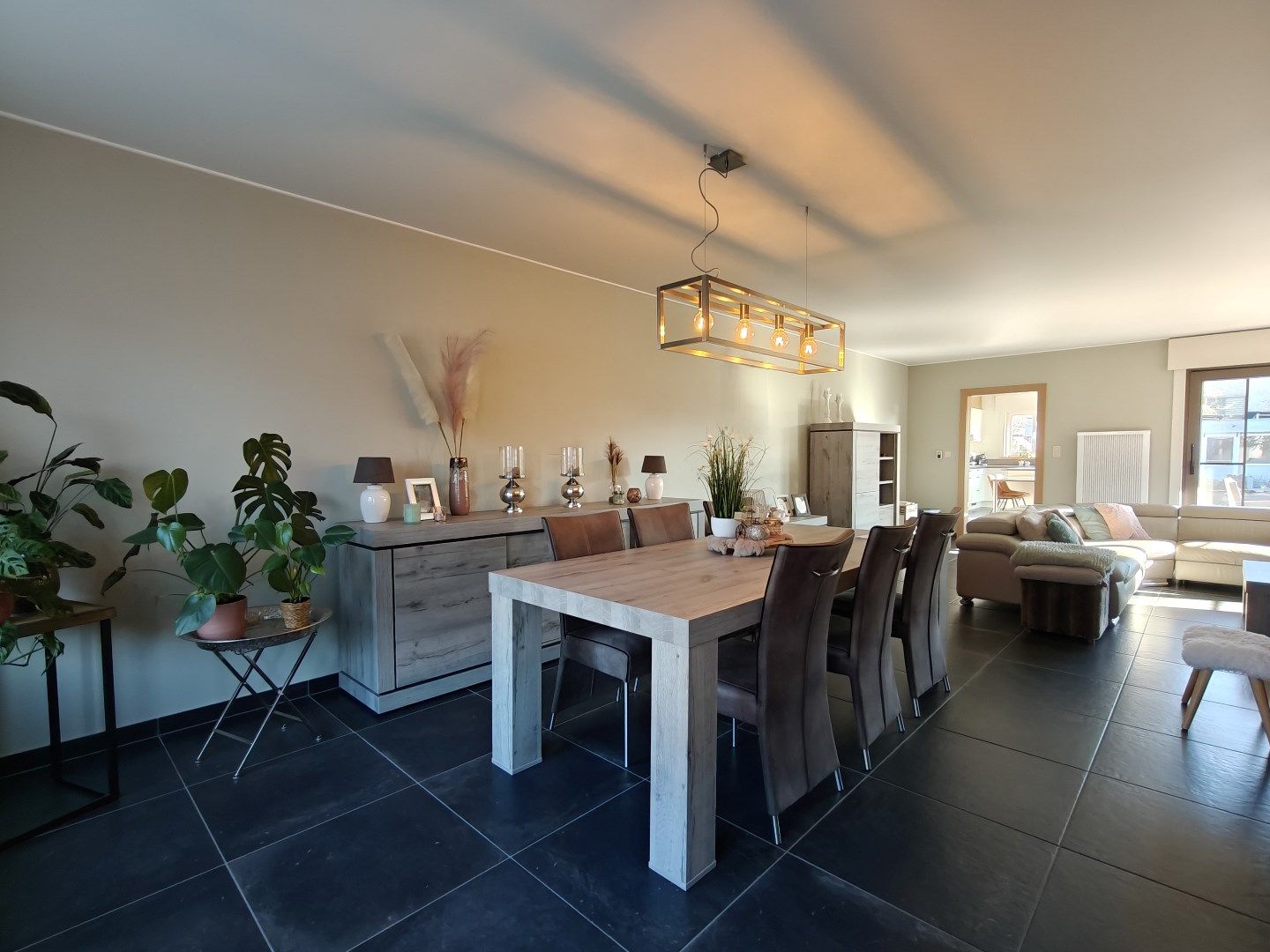 Ruime en instapklare halfopen bebouwing met tuin en garage foto 2