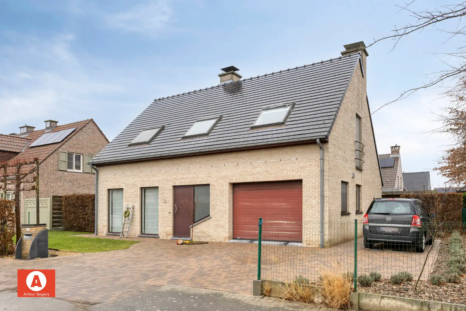 Open bebouwing in een doodlopende straat. foto 2