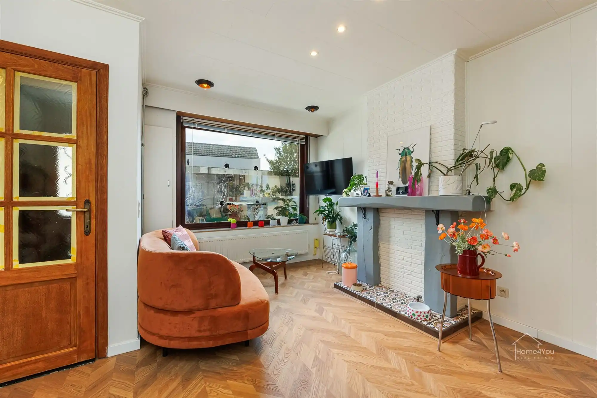 Instapklaar rijhuis met 2 slpk, vernieuwde keuken & badkamer foto 2