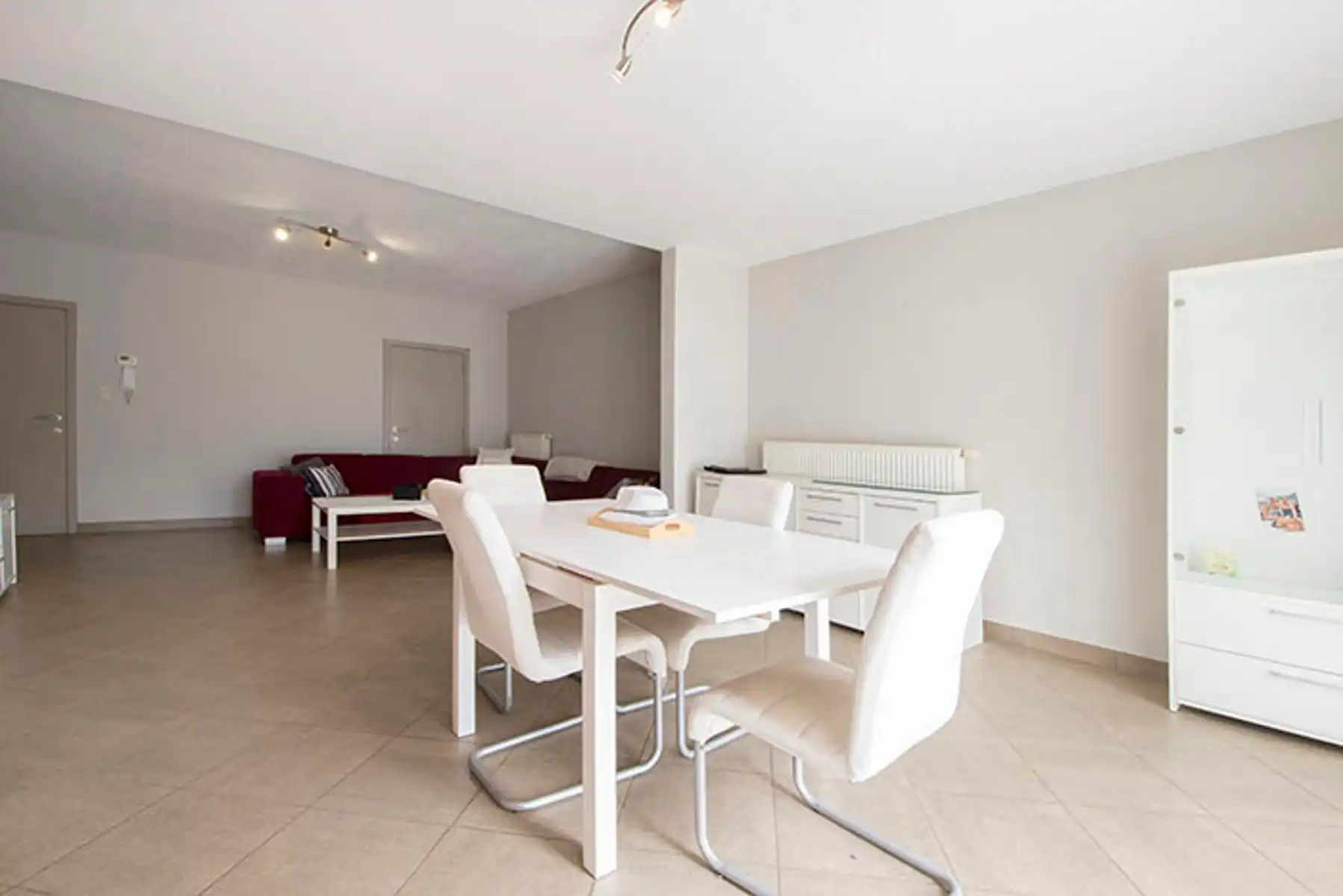 Gelijkvloers gelijkvloers appartement met terras. foto 5