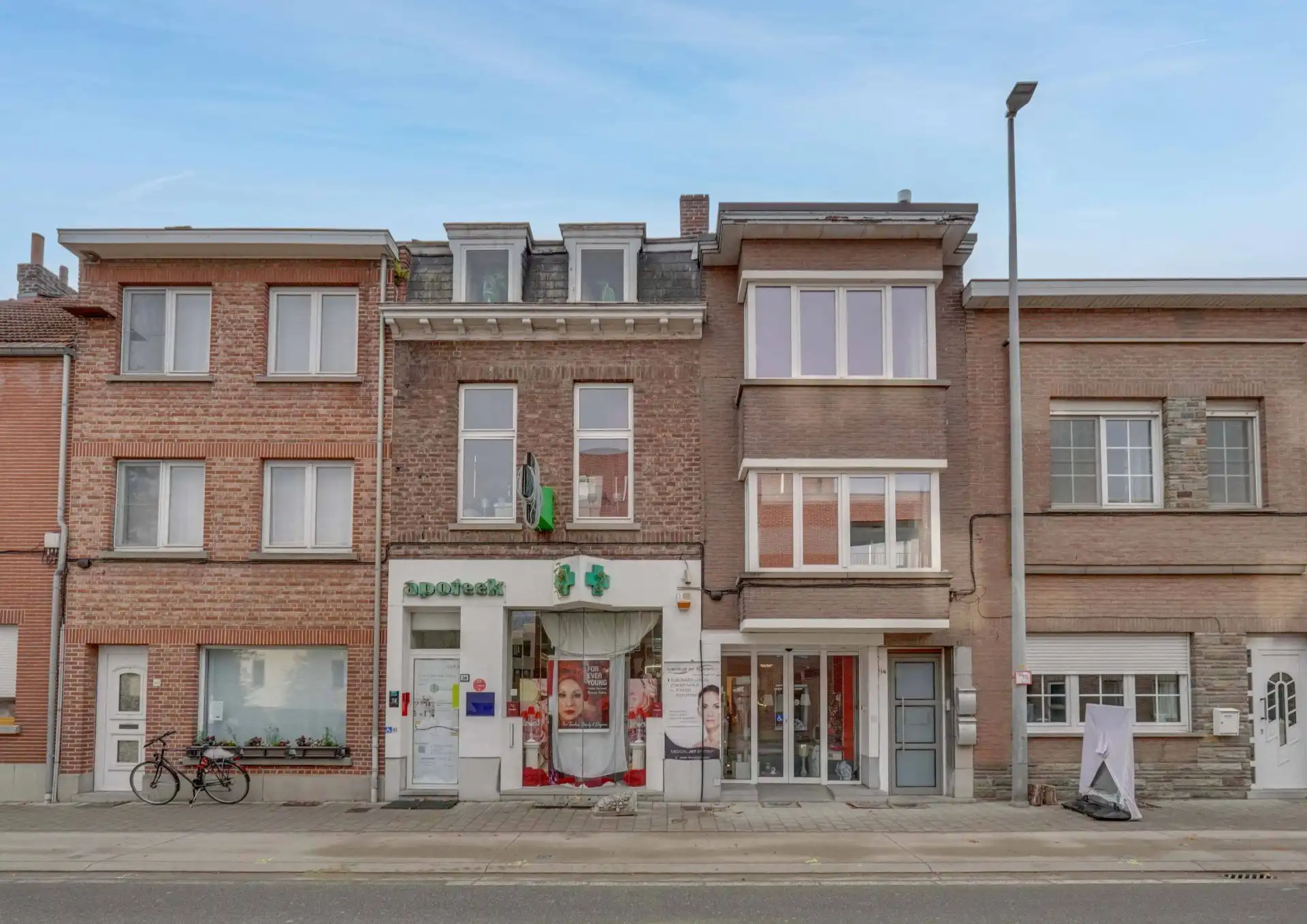handelspand(en) met woonst nabij het centrum van Tienen foto {{pictureIndex}}