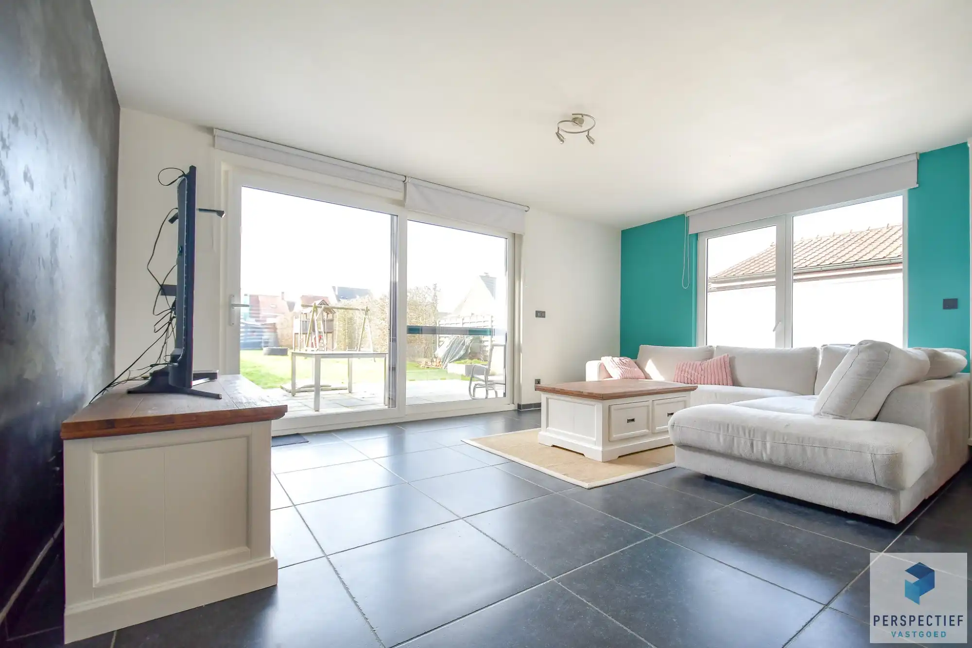 Ruime gerenoveerde woning met 4 slpk, grote tuin en garage foto 8