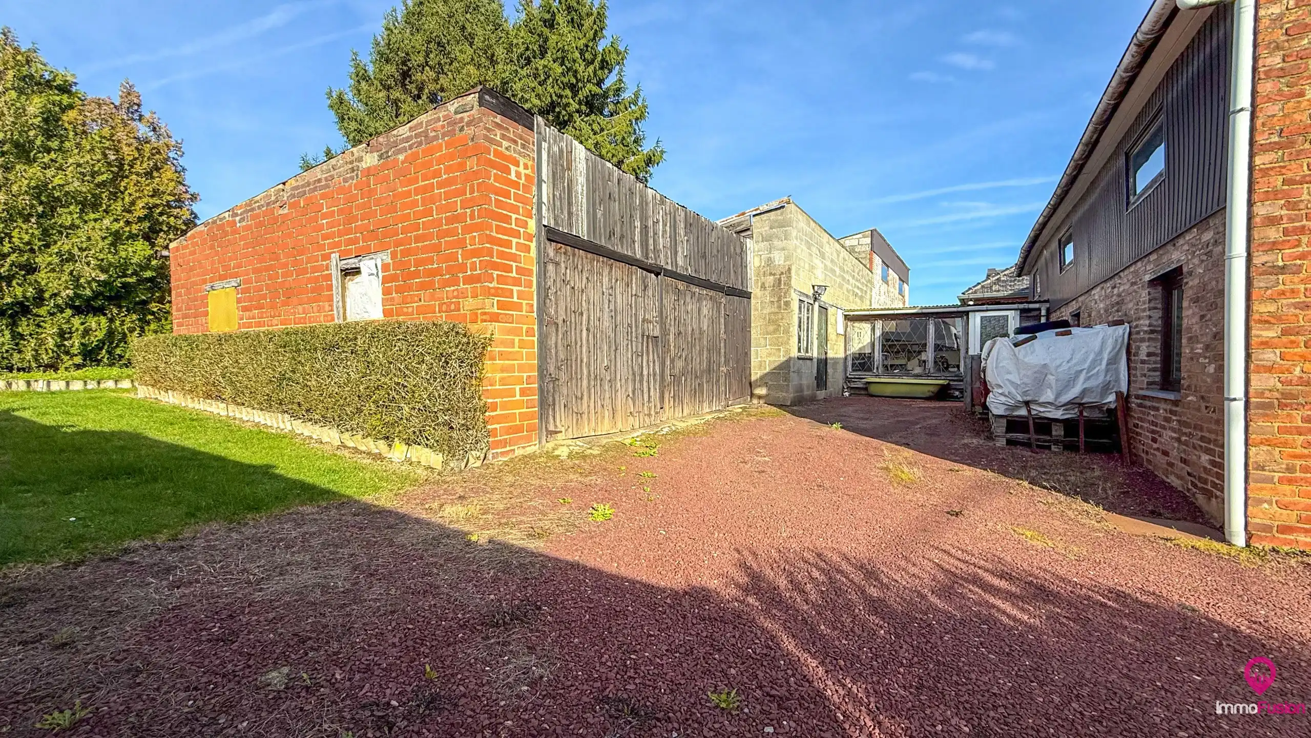 Deels gerenoveerde woning met groot perceel van ca 13are! foto 25