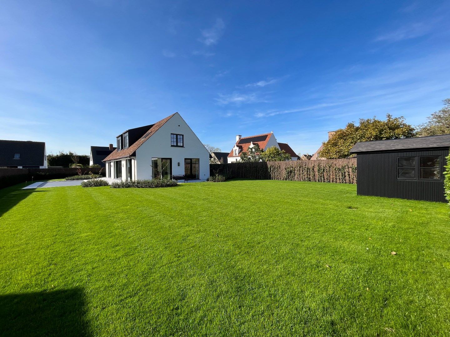 Gerenoveerde woning met zwembad nabij centrum foto 21