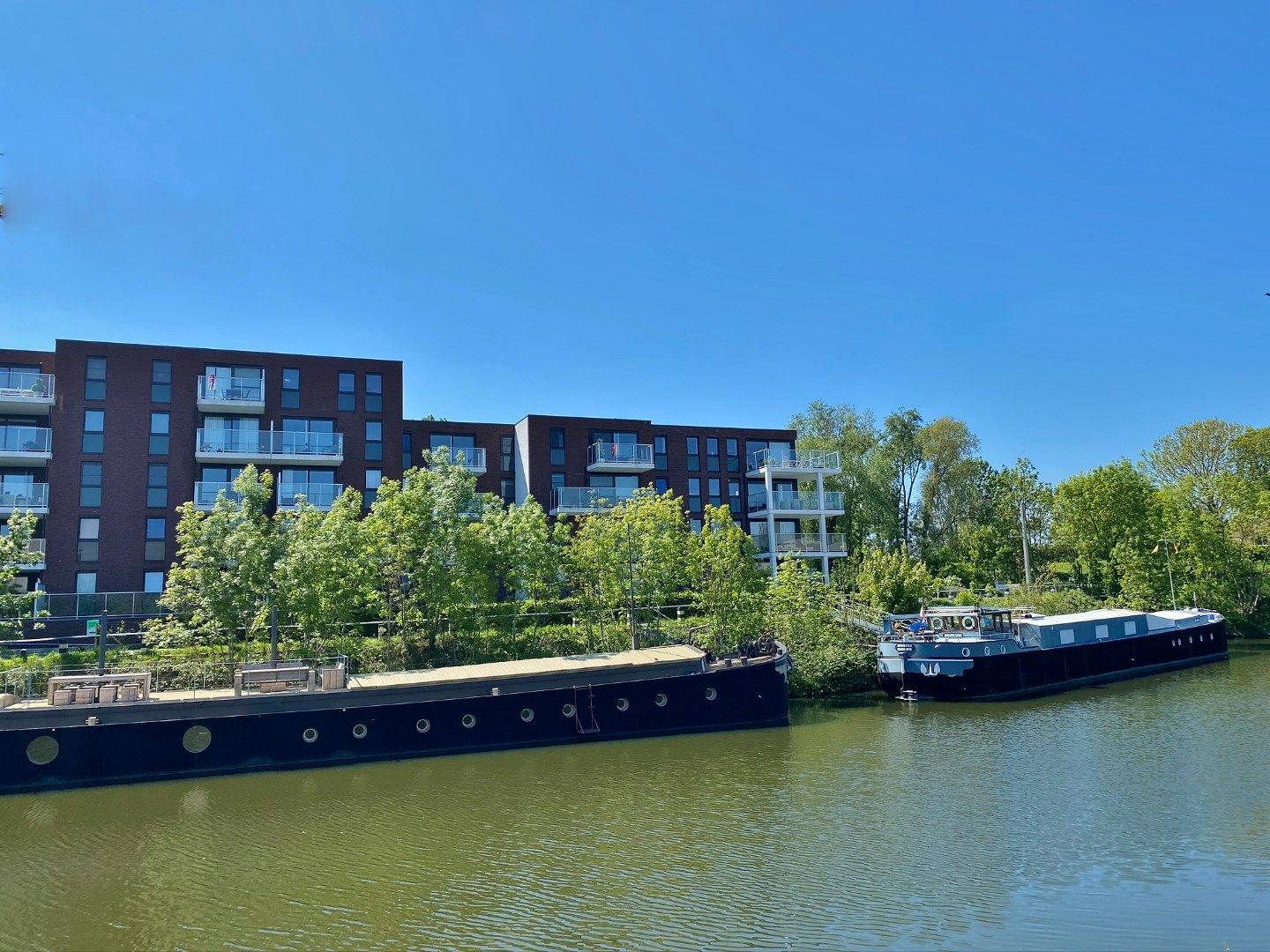 Instapklaar appartement met garage en groot zonnig terras met open zicht.  foto 16