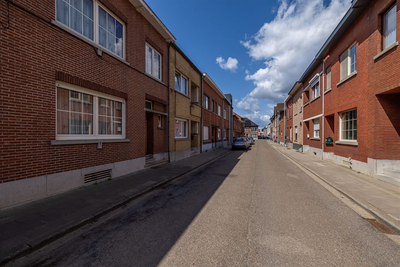 Ruime woning met zuidgerichte tuin en garage in rustige straat nabij centrum. EPC C en 5+ slaapkamers. foto 34