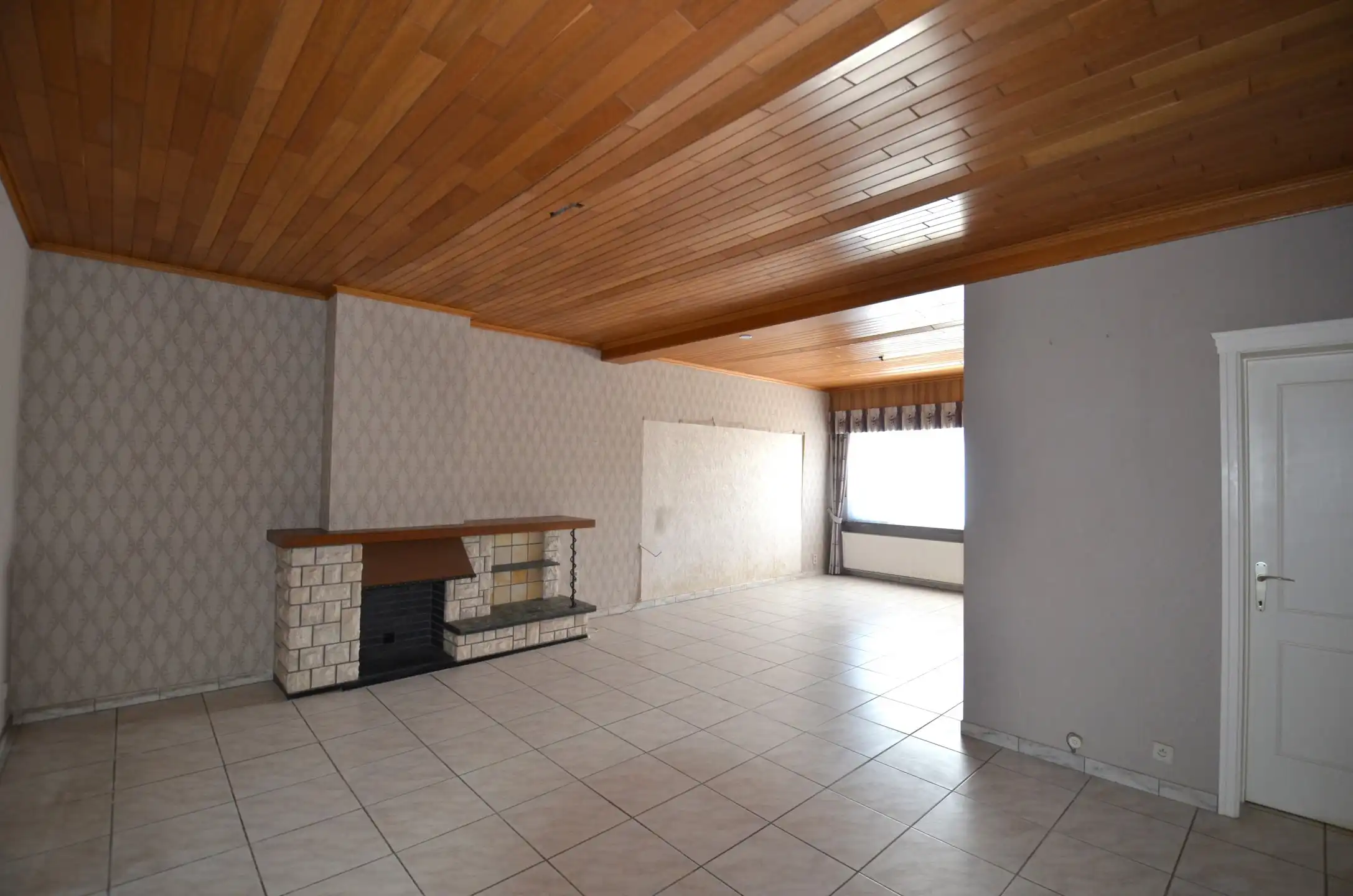 Te renoveren woning met 3 slaapkamers, tuintje en dubbele garage foto 9