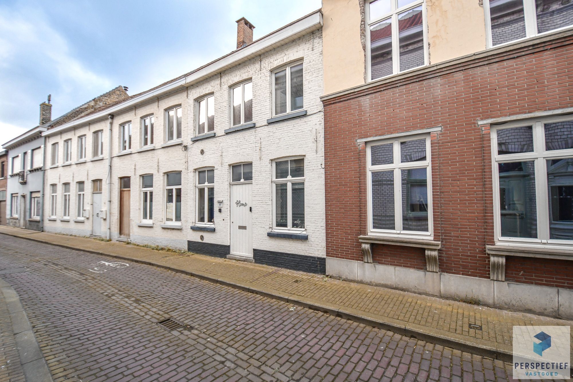 CHARMANTE WONING met TUIN & UITWEG in CENTRUM DUDZELE foto {{pictureIndex}}