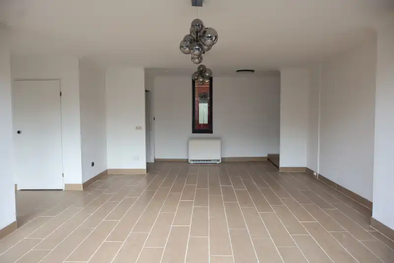 Gerenoveerd appartement met 3 slaapkamers en zonnig terras in hartje Genk foto 8