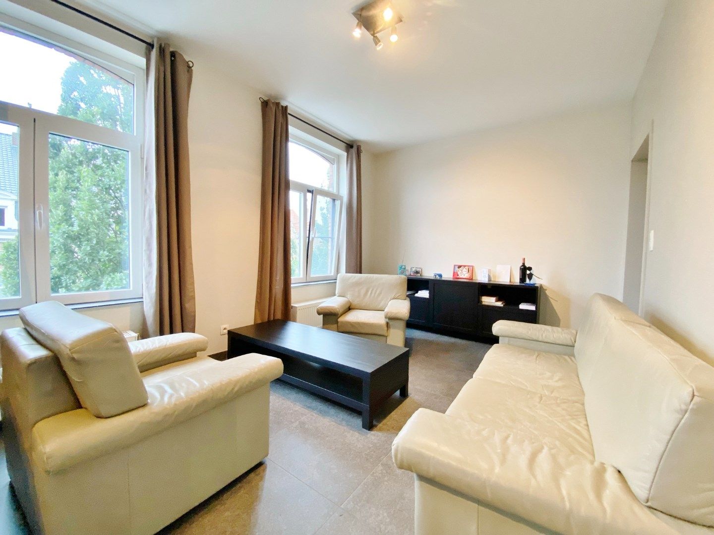 Bemeubeld appartement met terras op centrale ligging foto 3