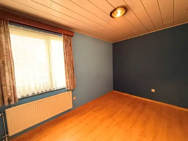 Halfopen woning met 3 slaapkamers, inpandige garage en mooie tuin in Kleine Brogel. foto 17