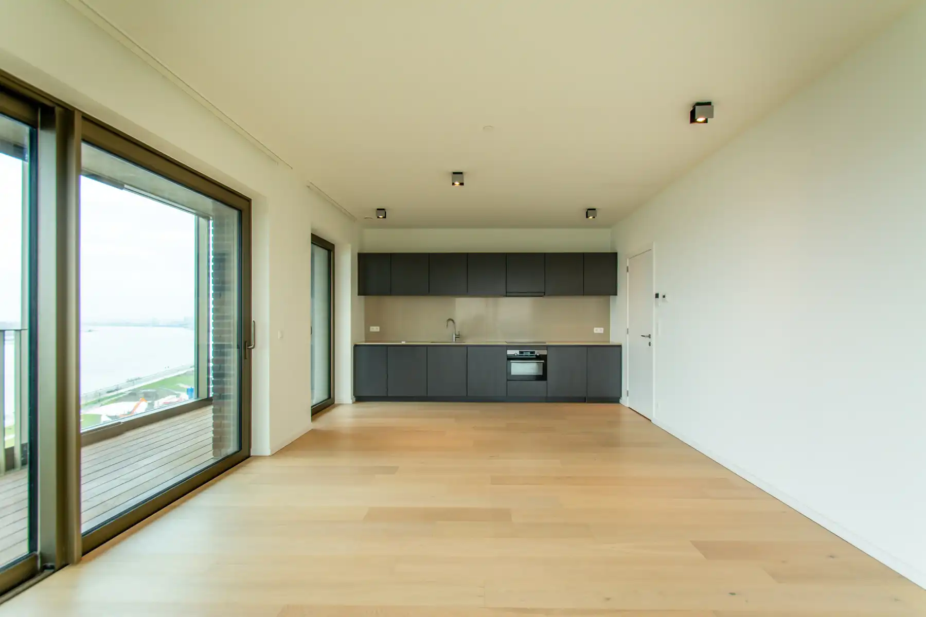 Ongemeubeld 1 slaapkamer appt. met zicht op de Schelde foto 3