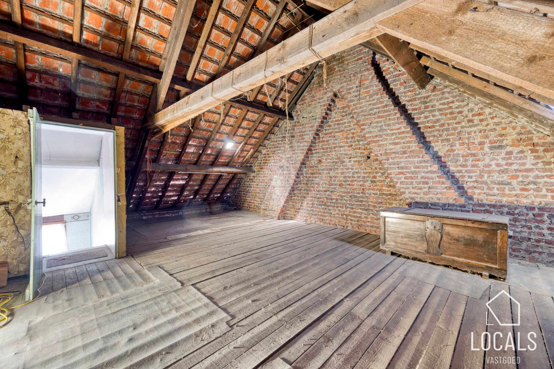 Te renoveren woning met potentieel nabij station Denderleeuw foto 17
