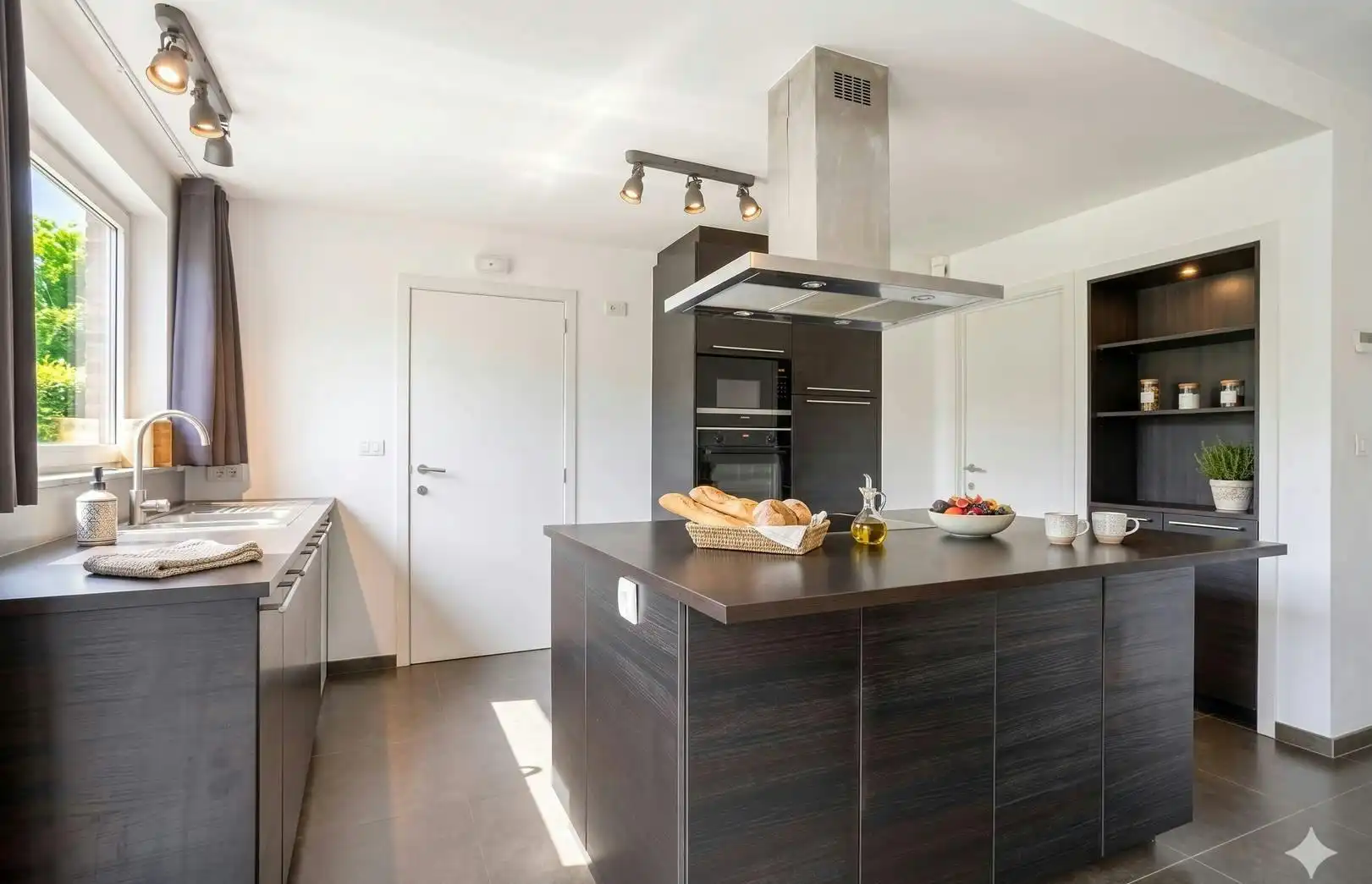 Moderne en instapklare gezinswoning met tuin in Koolskamp foto 8