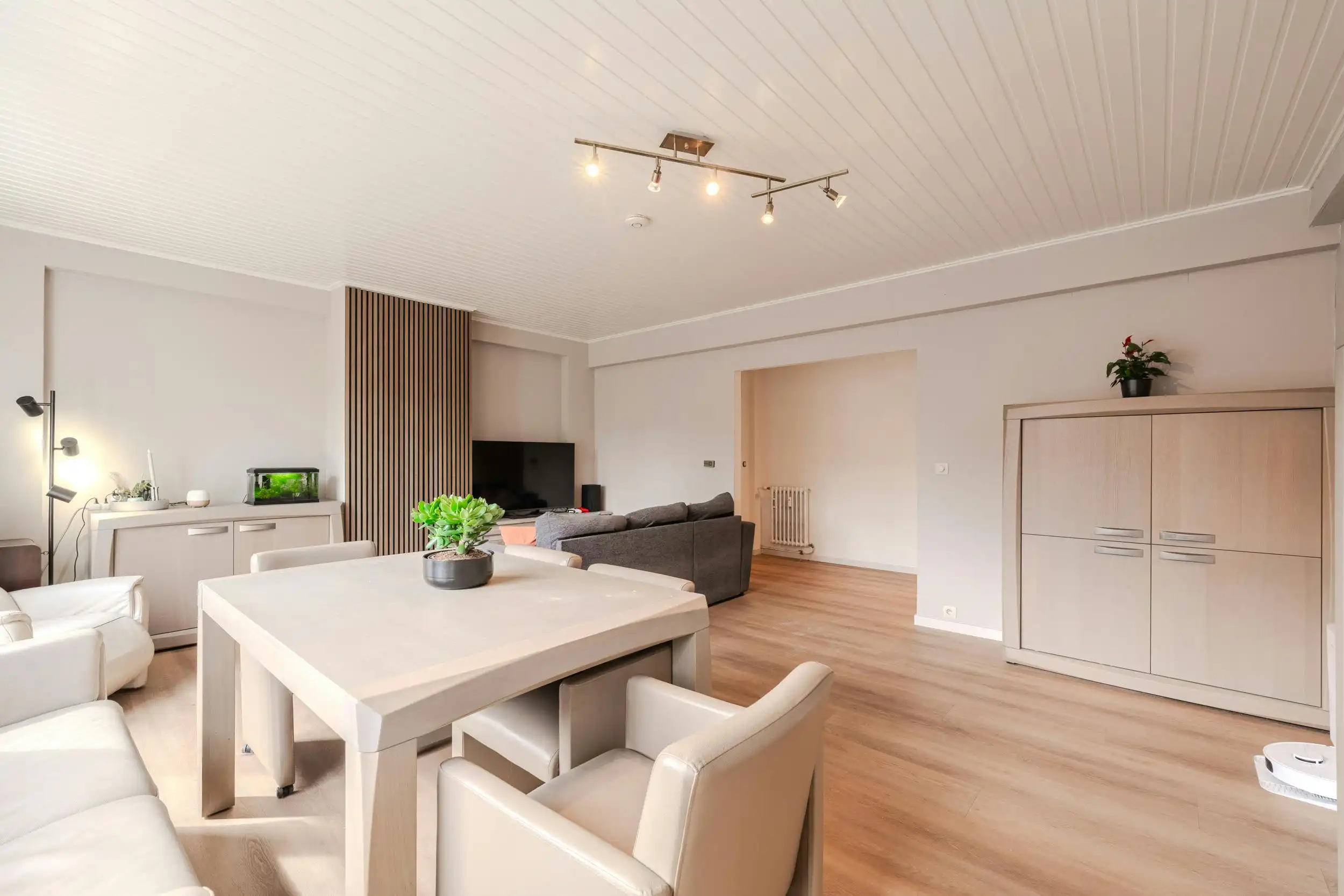 Ruim instapklaar appartement met 2 slaapkamers te Oostende foto 3