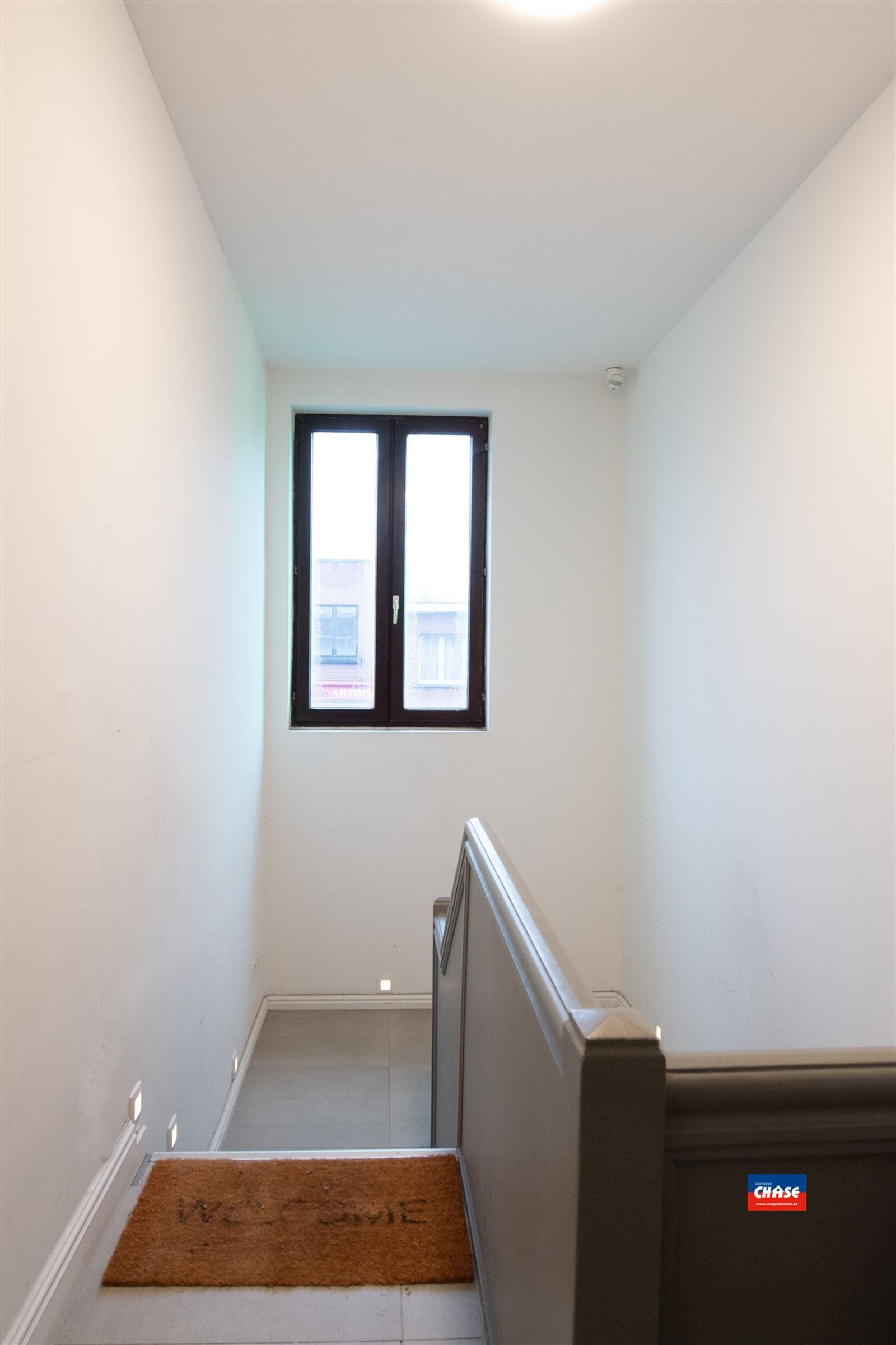 Handelshuis met groot appartement, garage en tuin foto 24