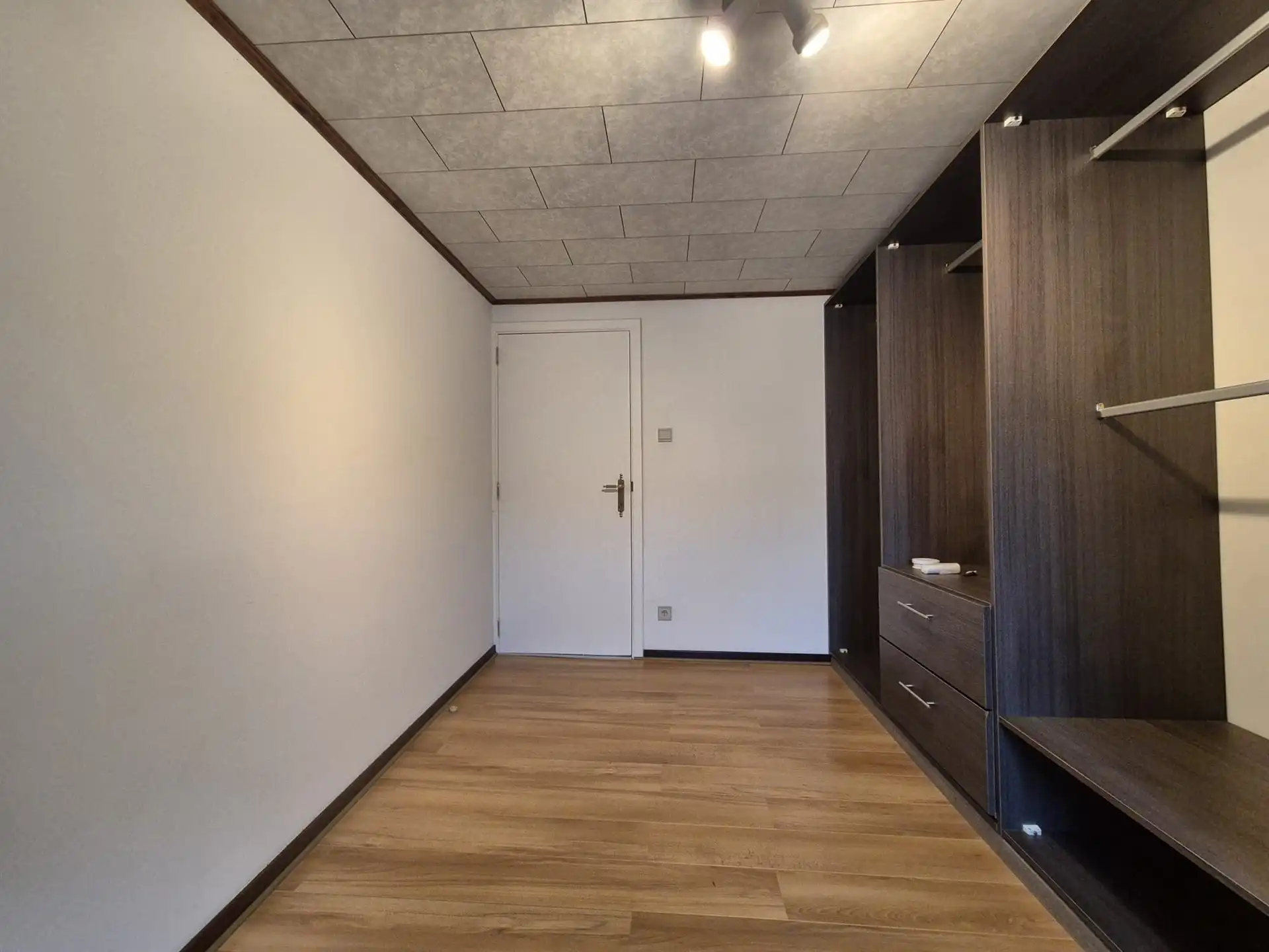 Ruime en instapklare woning met grote tuin en garage. foto 18