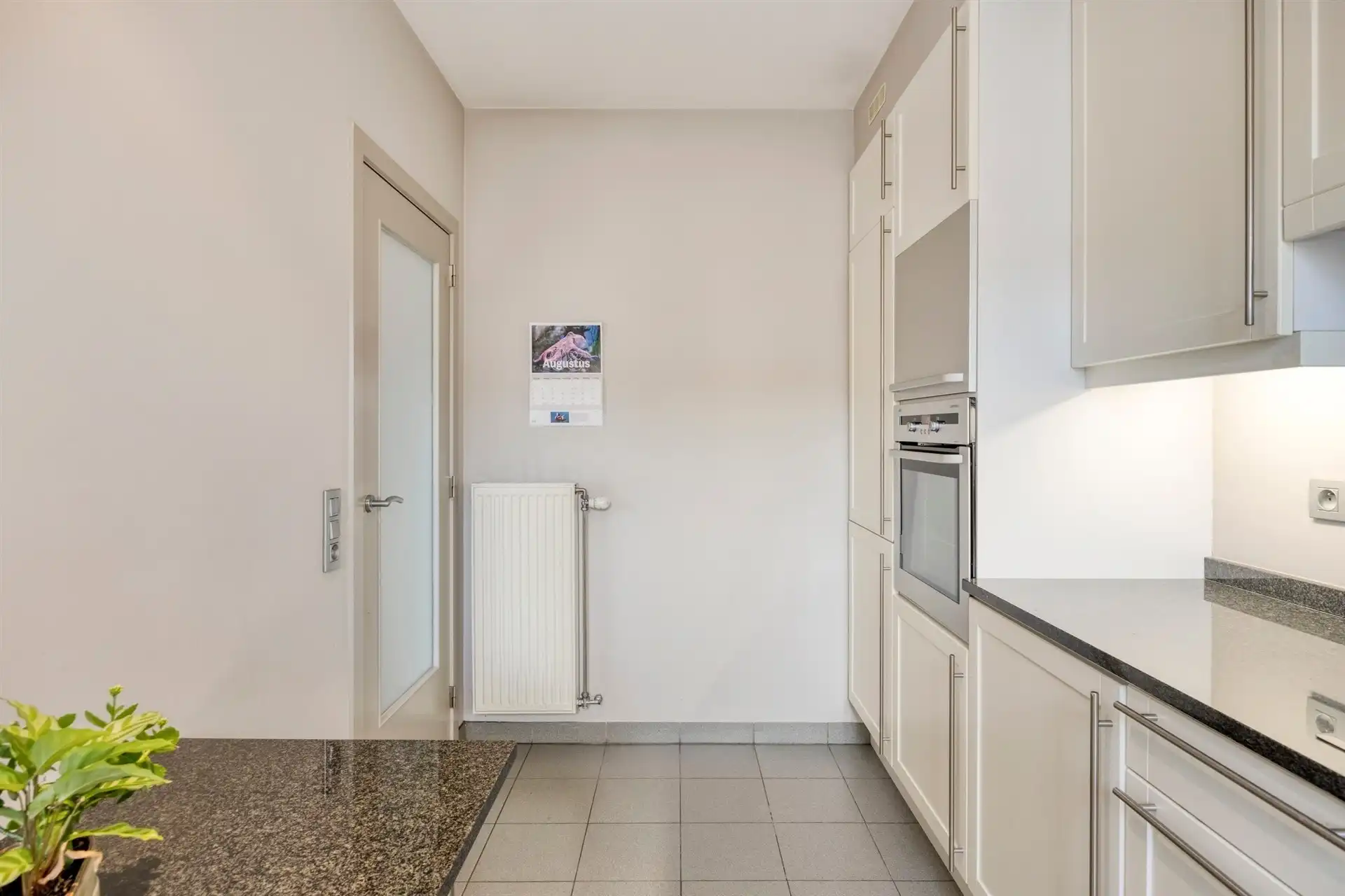 Uitstekend gelegen 3 slaapkamerappartement met 2 autostaanplaatsen (105m²) foto 5