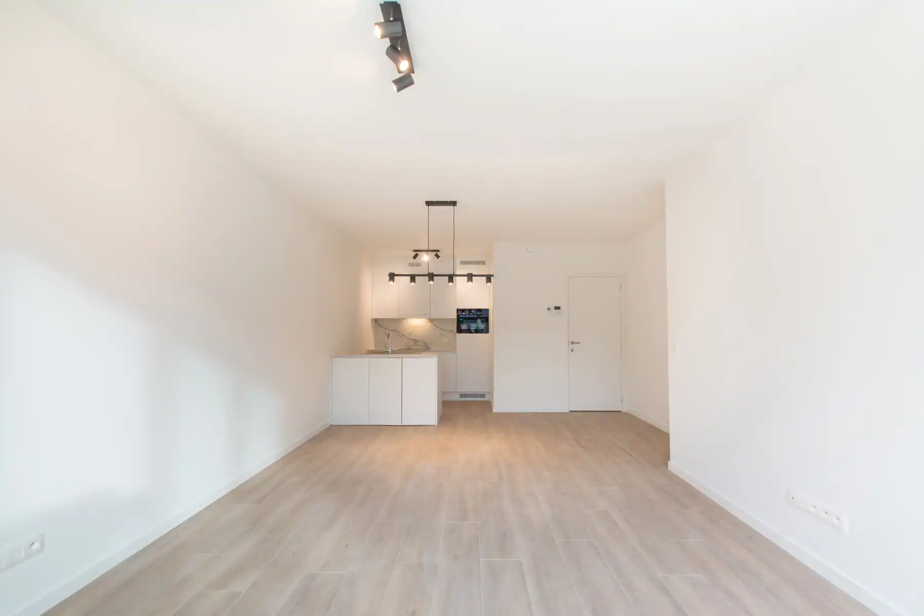 Lichtrijk nieuwbouwappartement met 2 slaapkamers en terras foto 3