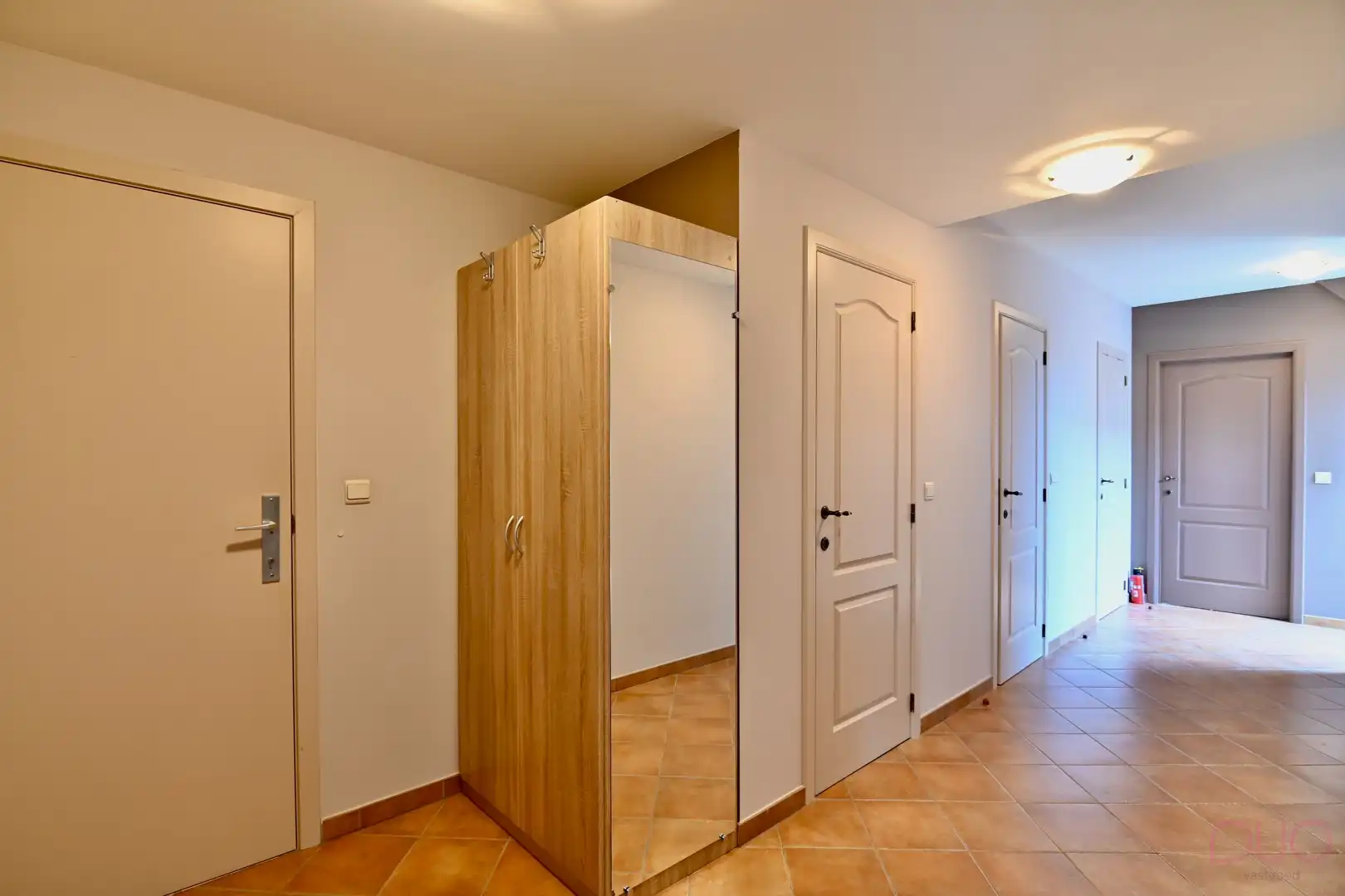 Instapklaar duplex appartement met terras en garagebox op toplocatie in Sint-Truiden foto 14