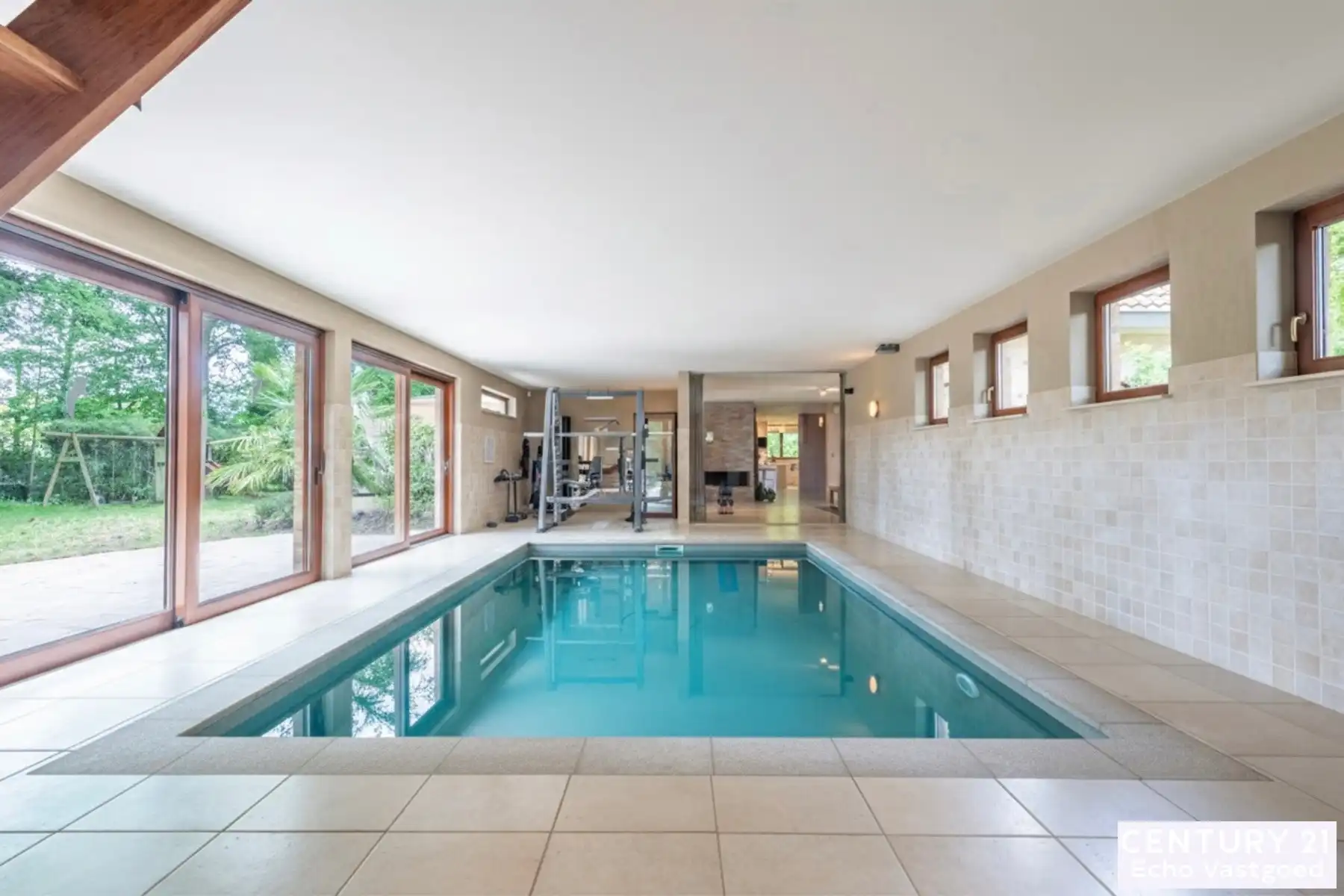 Royale villa met 5 slpks, 4 badks, garage en binnenzwembad foto 13