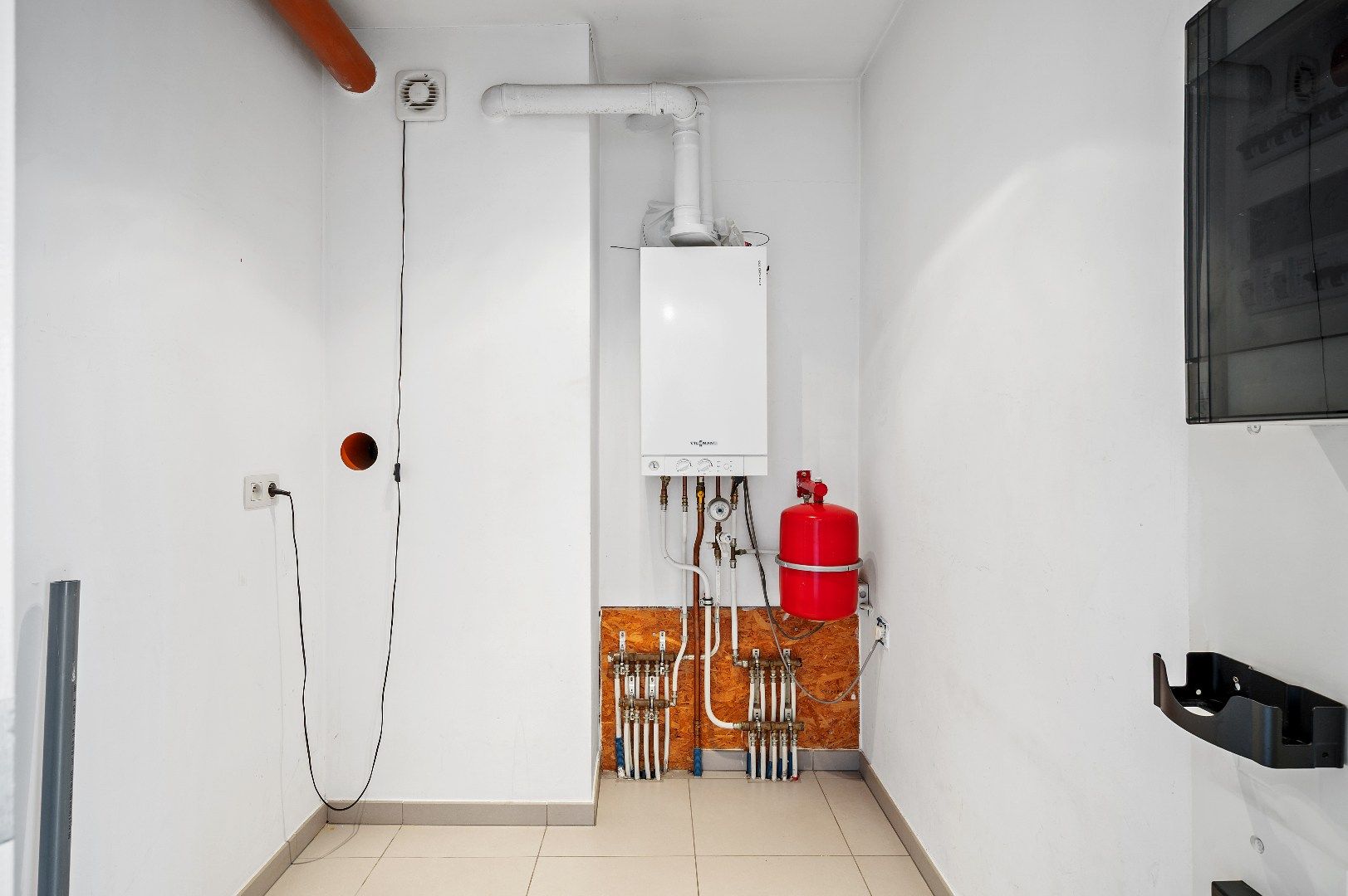 Recent app. met 2 slpks, terras en autostaanplaats foto 6