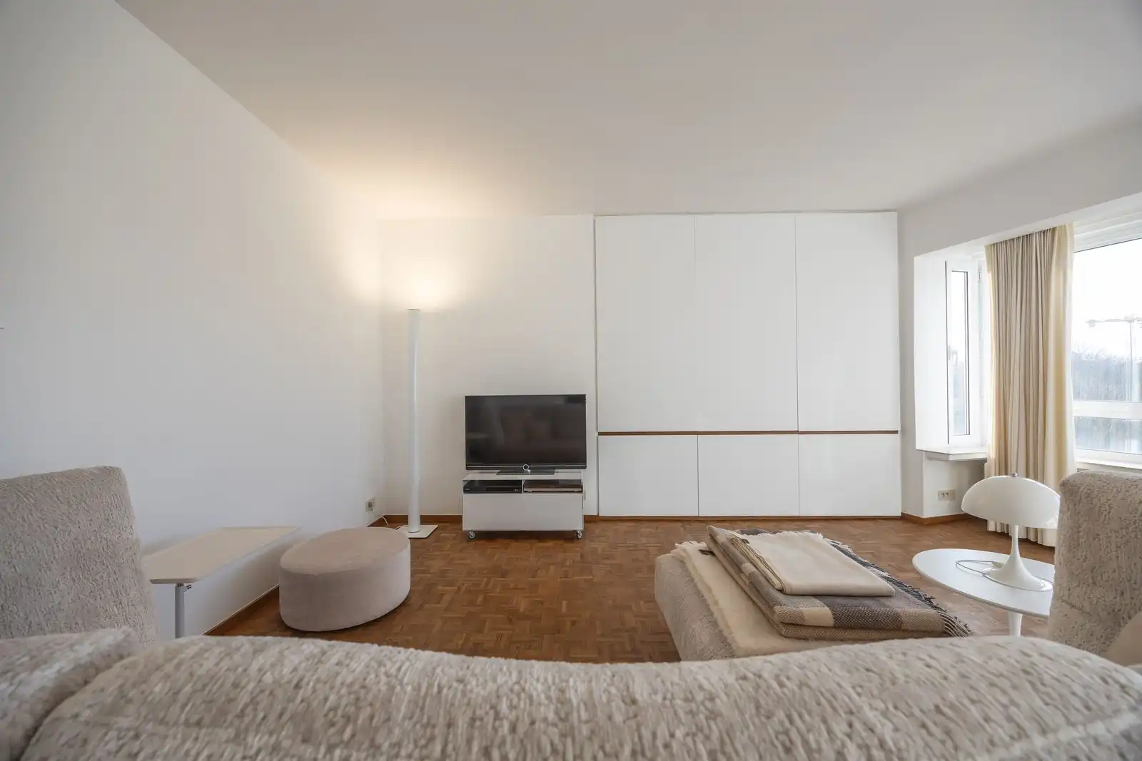 Stijlvol gerenoveerd appartement zongericht met open zicht in hartje Oostende foto 4