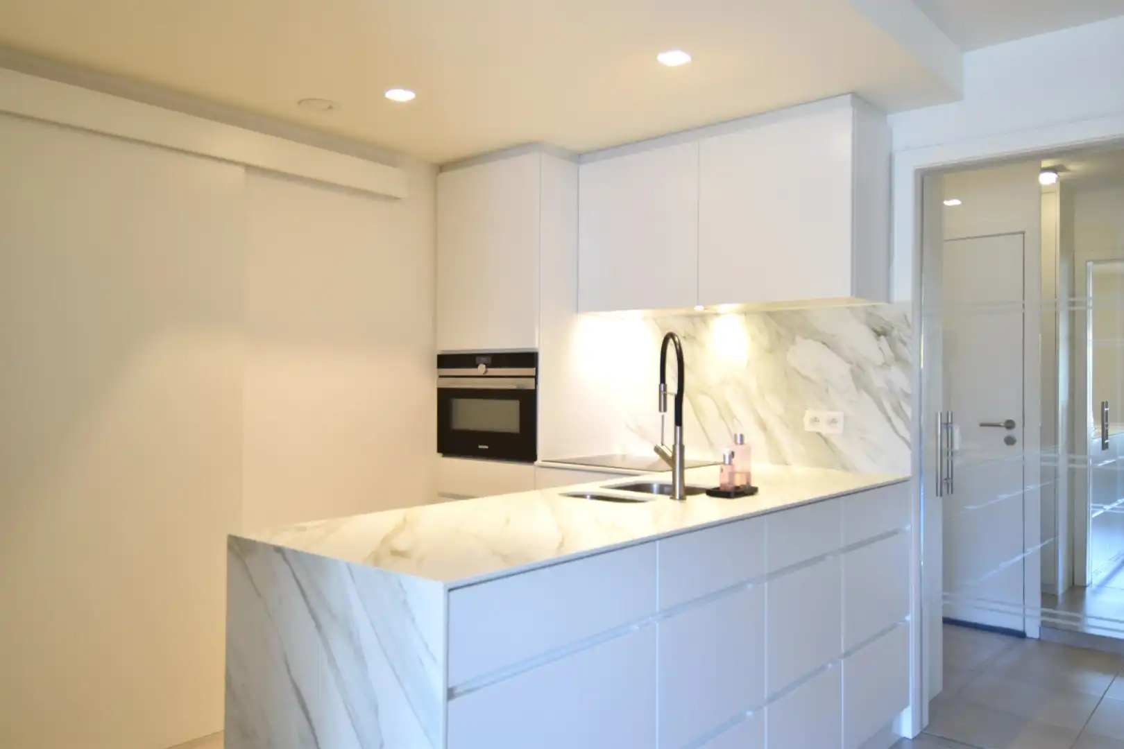 Perfect instapklaar 1-slaapkamerappartement met garage te Harelbeke-centrum foto 5