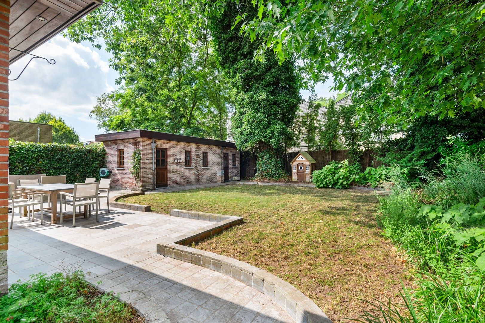 Aangename vrijstaande woning met zonnige tuin foto 2