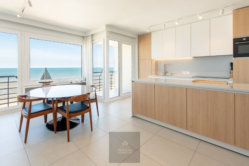 Volledig vernieuwd instapklaar 3 slpk-appartement op de zeedijk. foto 4