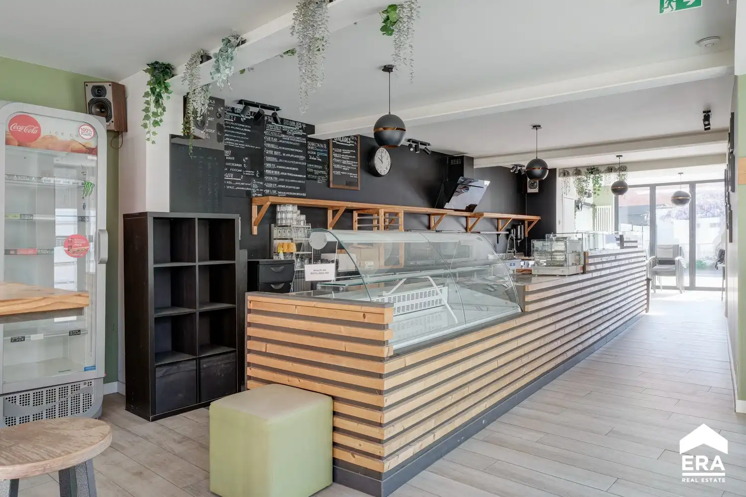 Woonhuis met handelsgedeelte foto 4