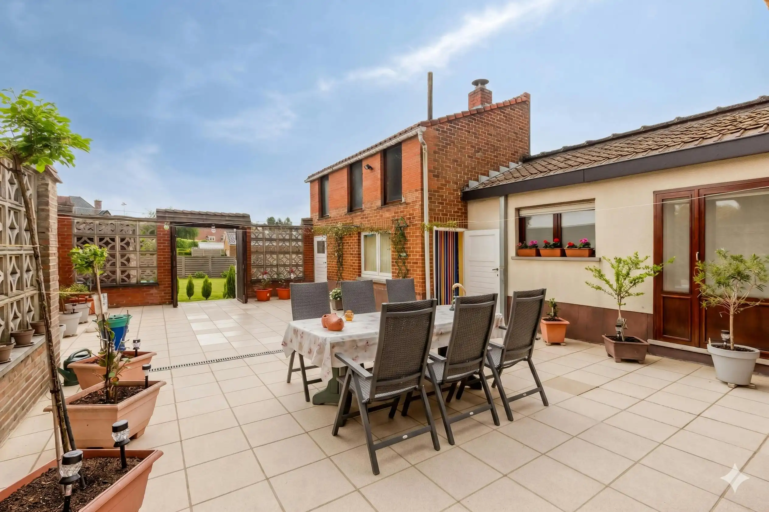 Ruime woning met 3 slaapkamers en grote tuin te koop! foto 12