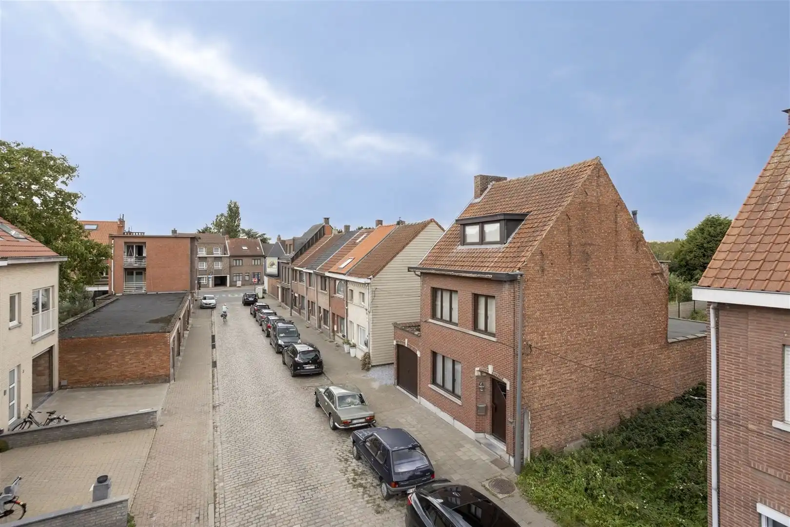 Gunstig gelegen, diep stuk bouwgrond incl.vergunde plannen foto 5