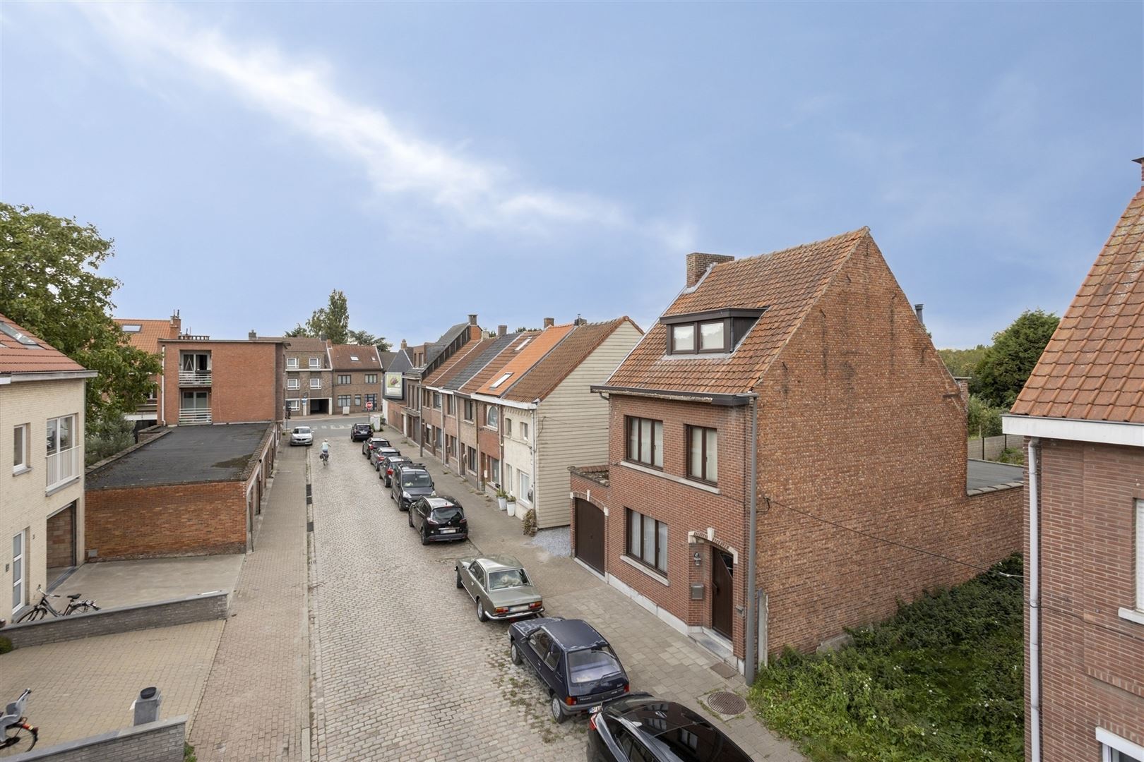 Gunstig gelegen, diep stuk bouwgrond incl.vergunde plannen foto 5