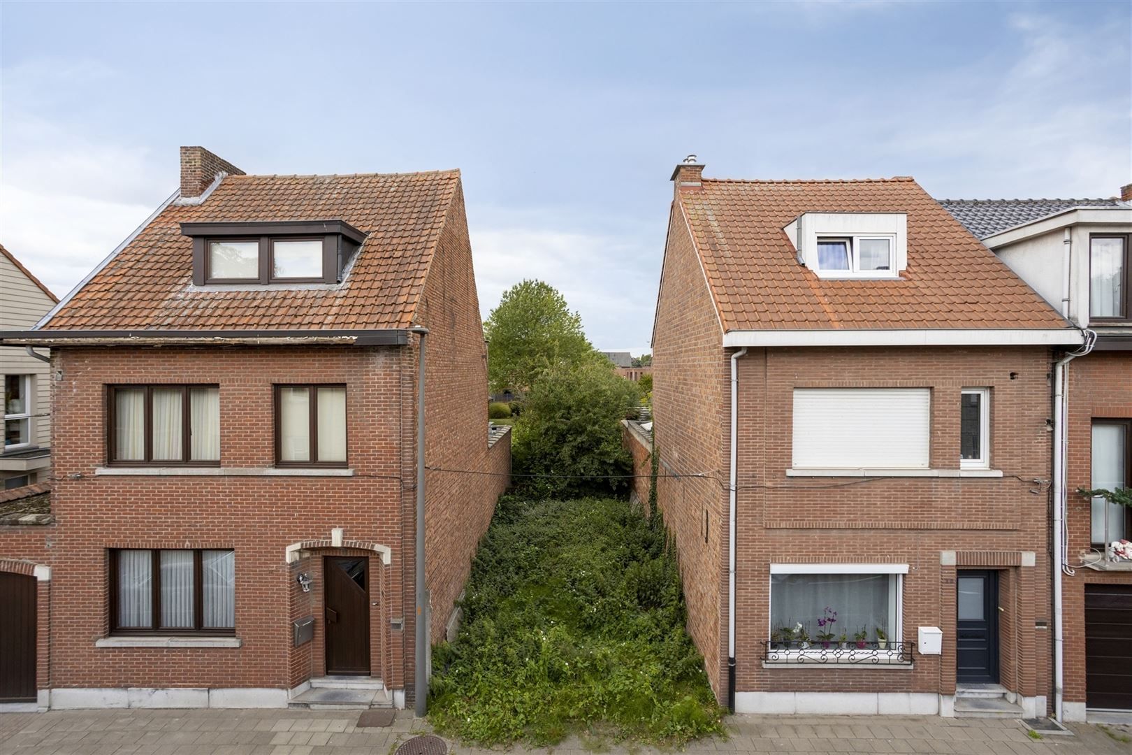 Gunstig gelegen, diep stuk bouwgrond incl. architecten plan foto 5