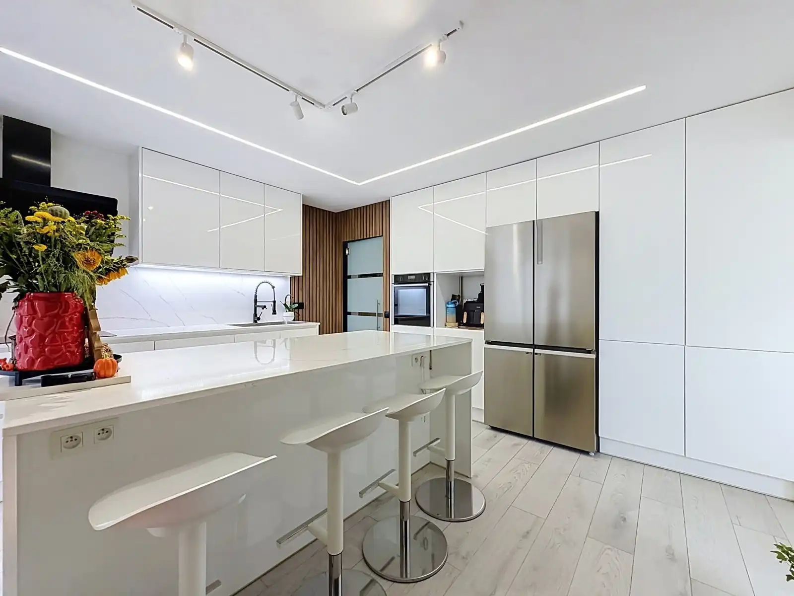 Uiterst ruim 3-SLK-appartement met terras, topligging! foto 9