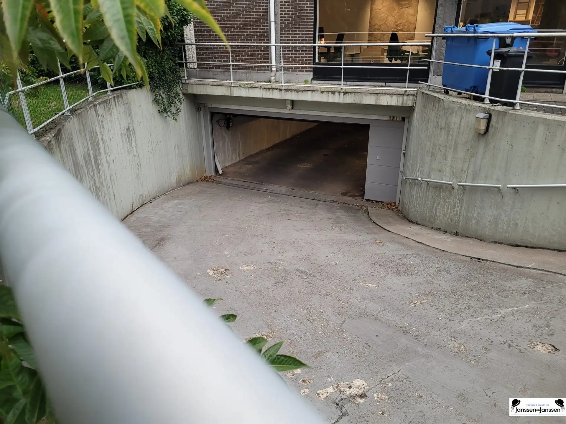 Overdekte autostaanplaats te Bredabaan Brasschaat foto 5