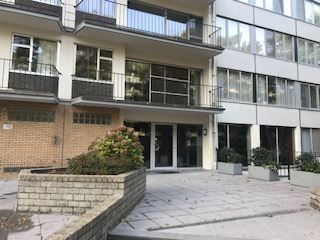 Mooi en ruim appartement met 2 slk, berging en gesloten garage aan het centrum van Genk! foto {{pictureIndex}}