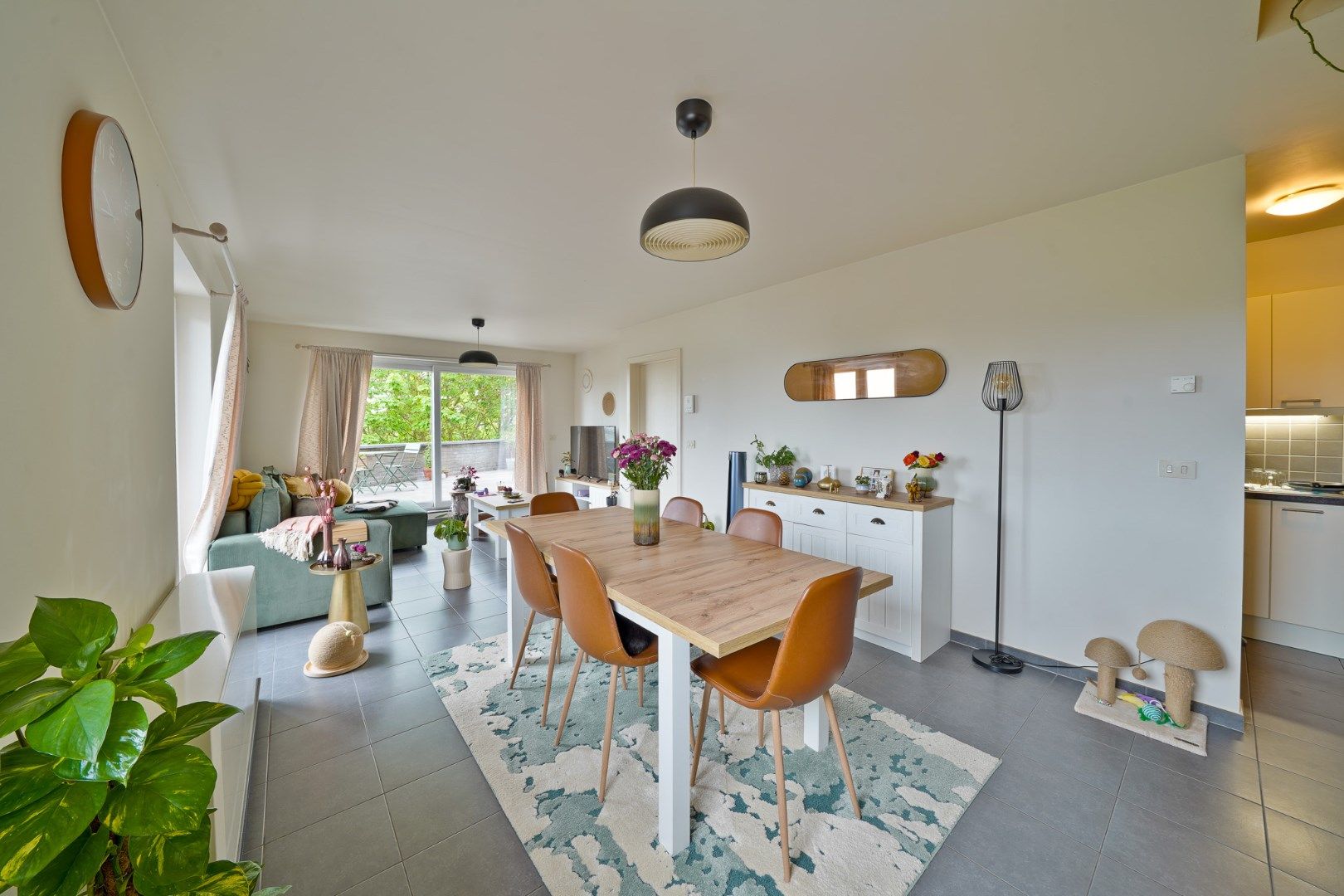 Lichtrijk duplexappartement met ruim terras in rustige doodlopende straat foto 3