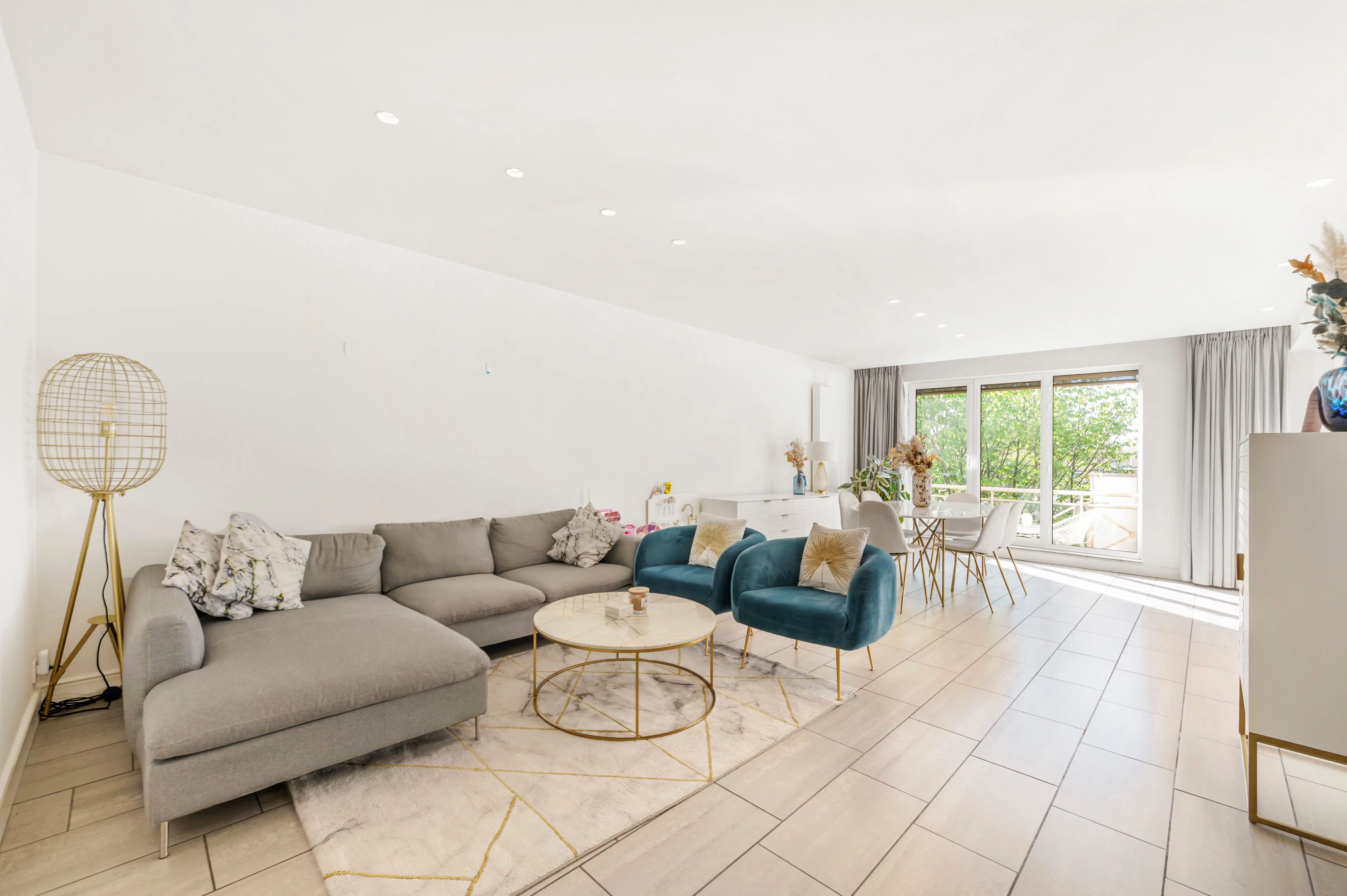 Instapklaar appartement met zonnig terras en garagebox in Brasschaat! foto 4