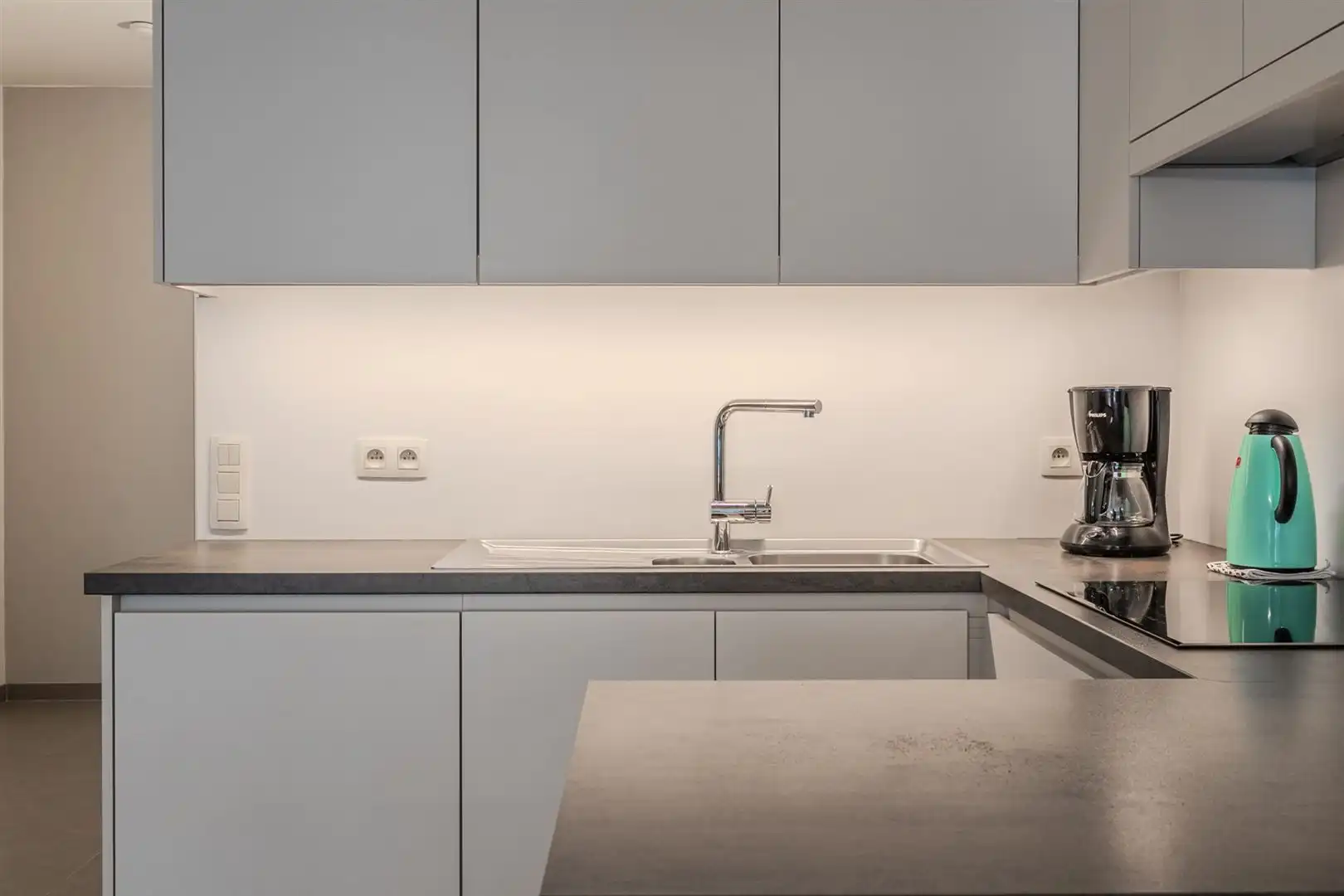 Instap klaar 1-slaapkamer appartement met schuin zeezicht foto 12