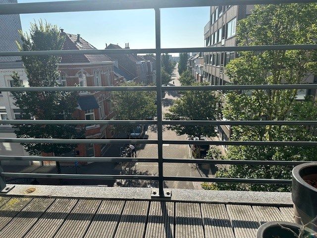 Prachtig instapklaar  2 - slpk.   Afwerking met luxe - materialen.  Open zicht op laan!  foto 13