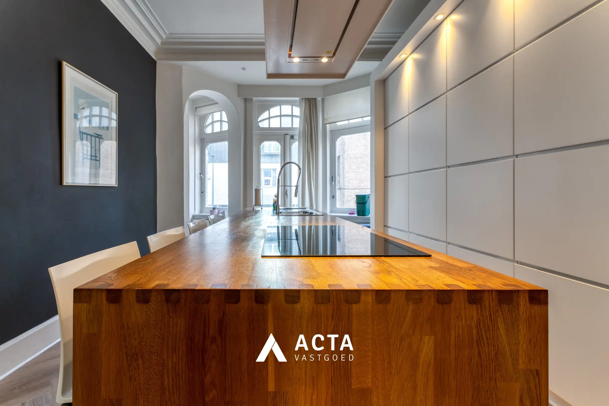 Gerenoveerd herenhuis in het centrum van Oostende foto 2